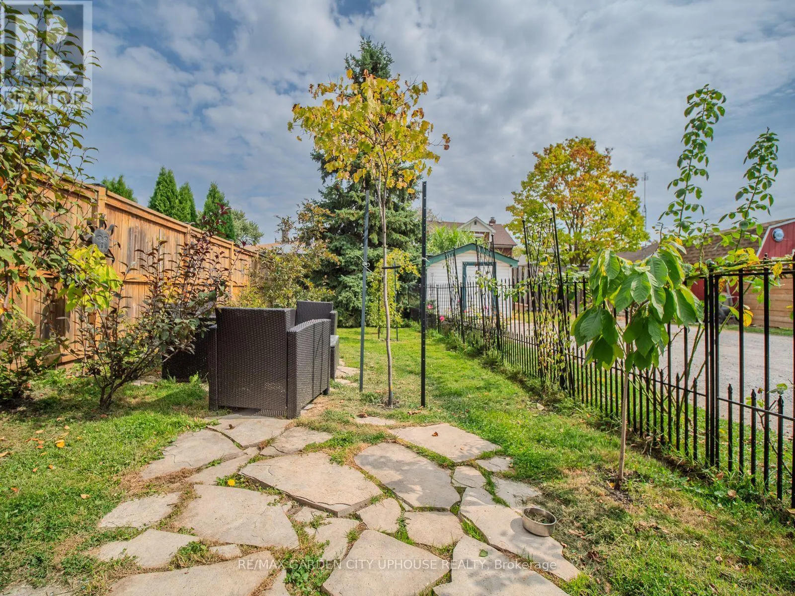42 GRANTHAM AVENUE S