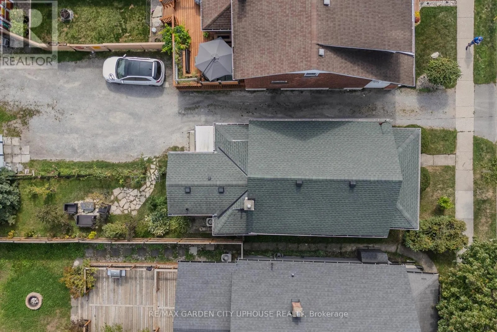 42 GRANTHAM AVENUE S