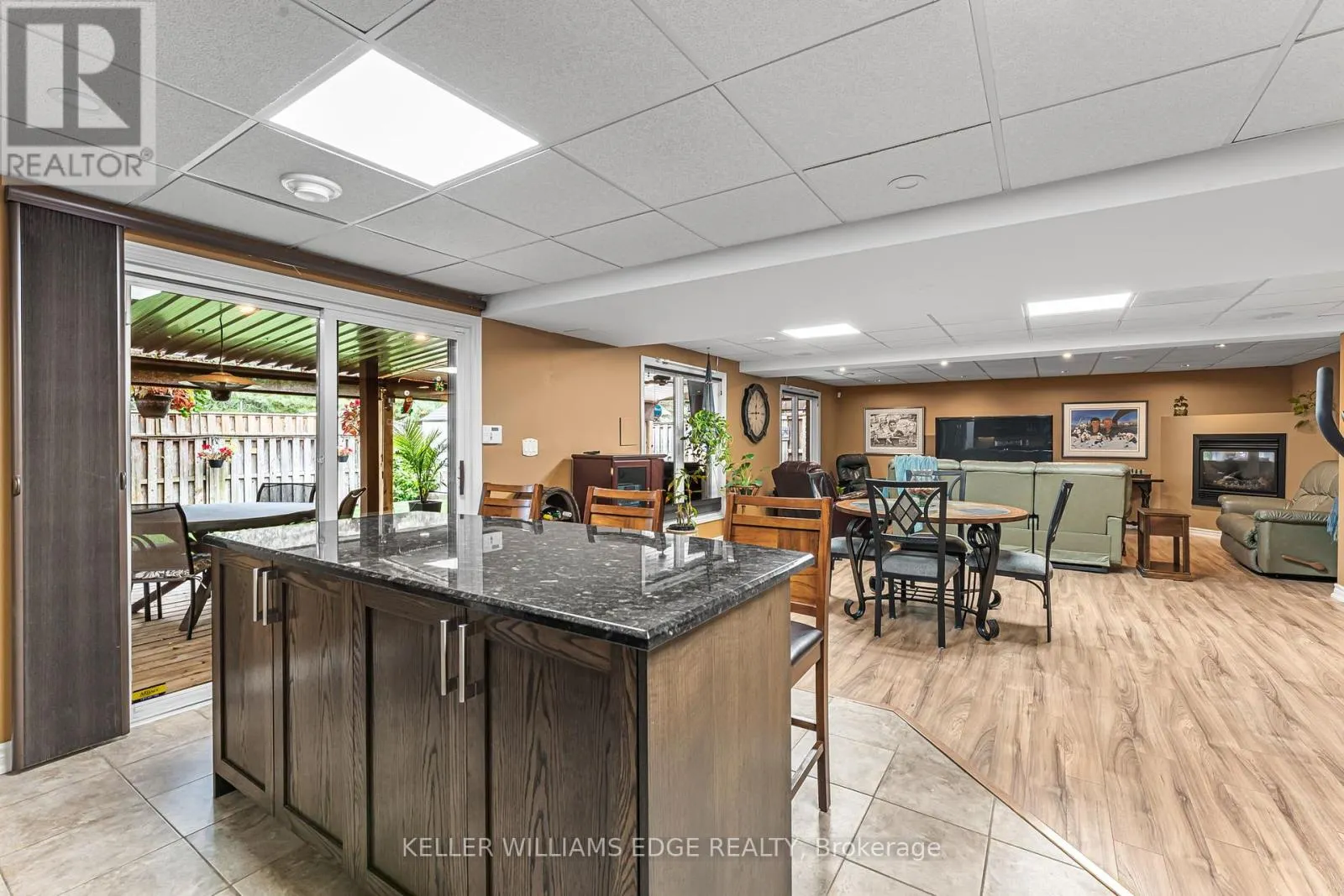 8 OAKRIDGE BOULEVARD