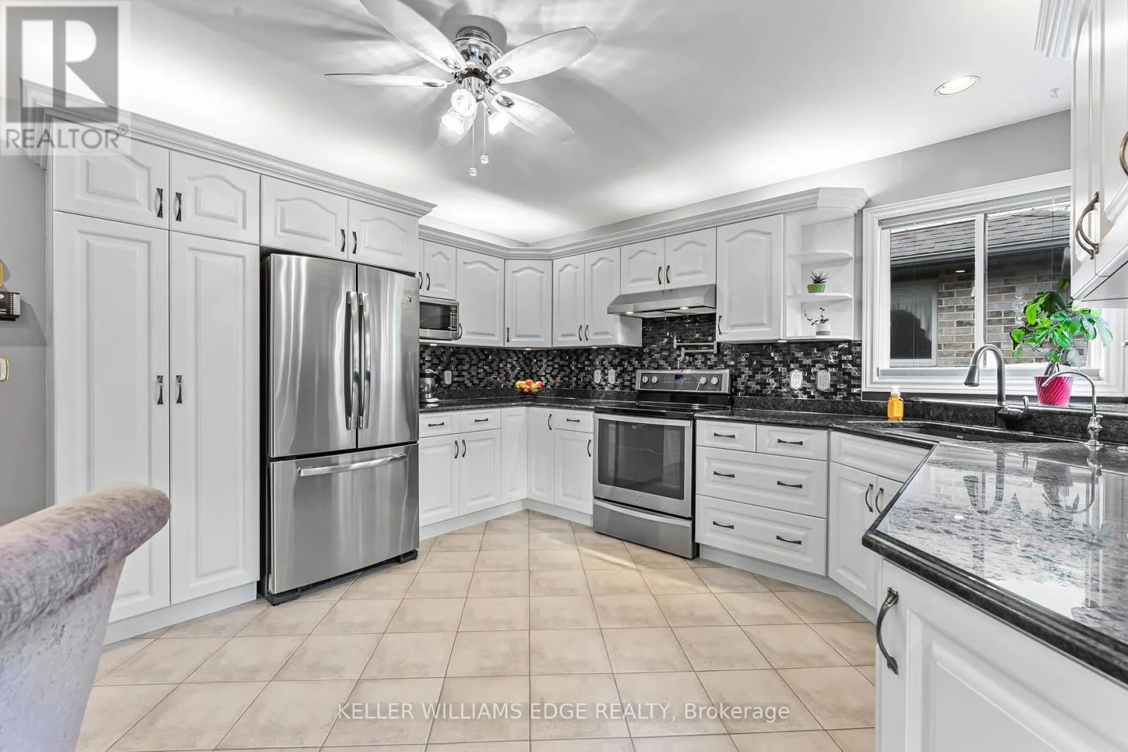 8 OAKRIDGE BOULEVARD