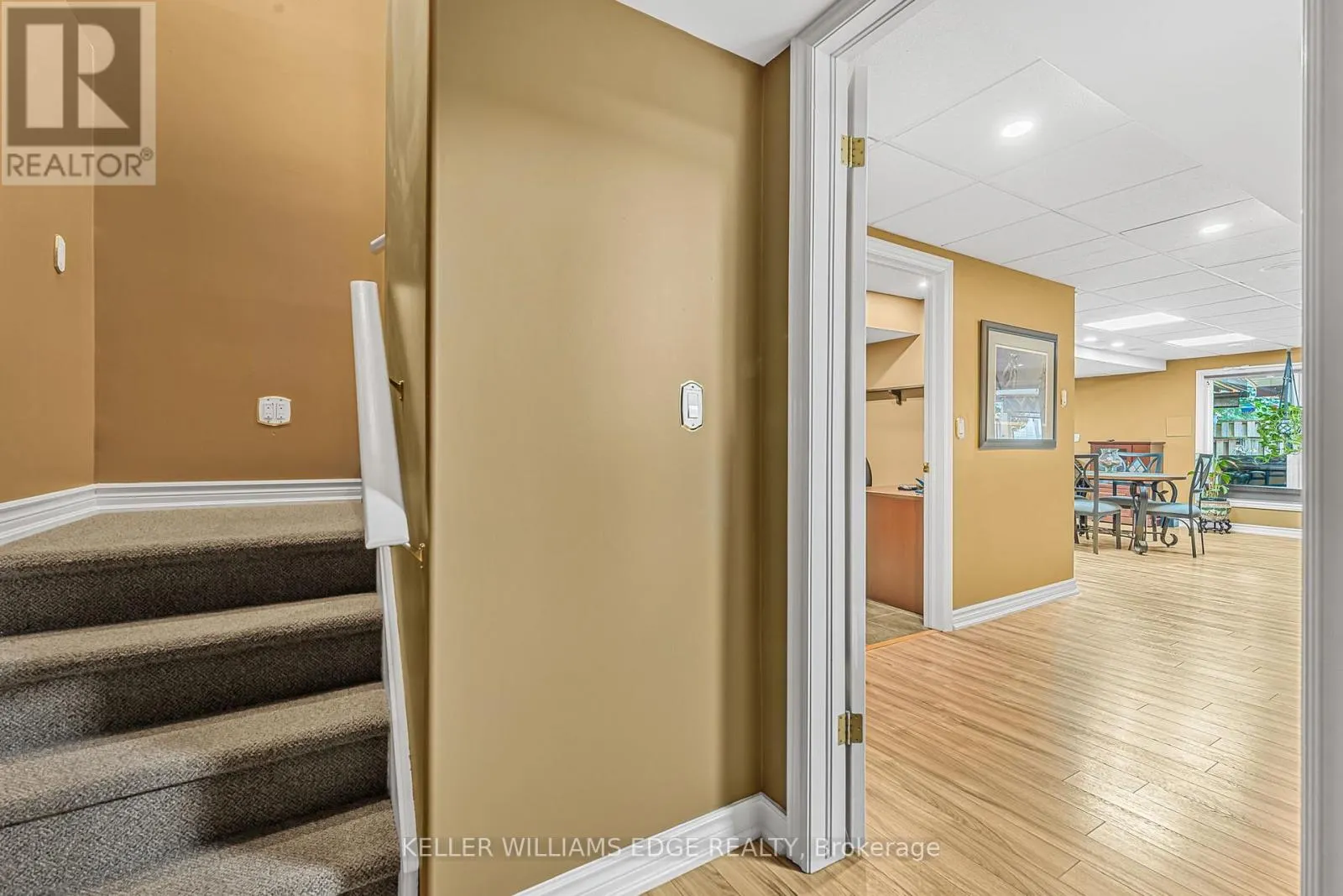 8 OAKRIDGE BOULEVARD