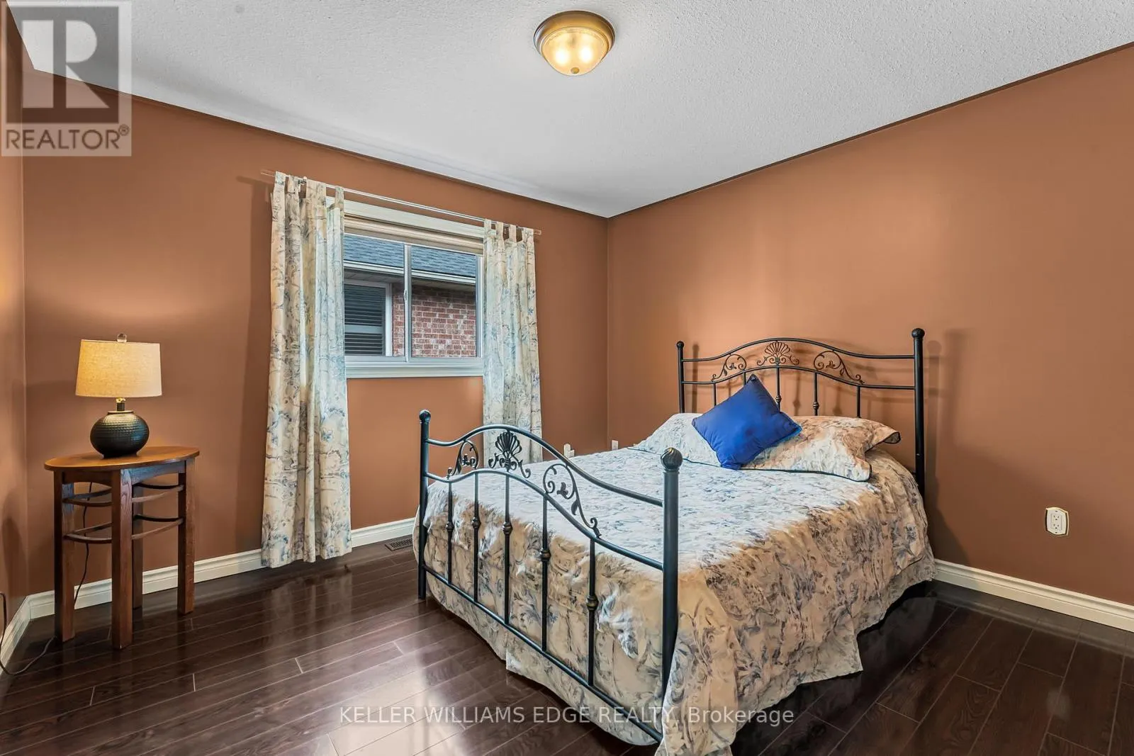 8 OAKRIDGE BOULEVARD