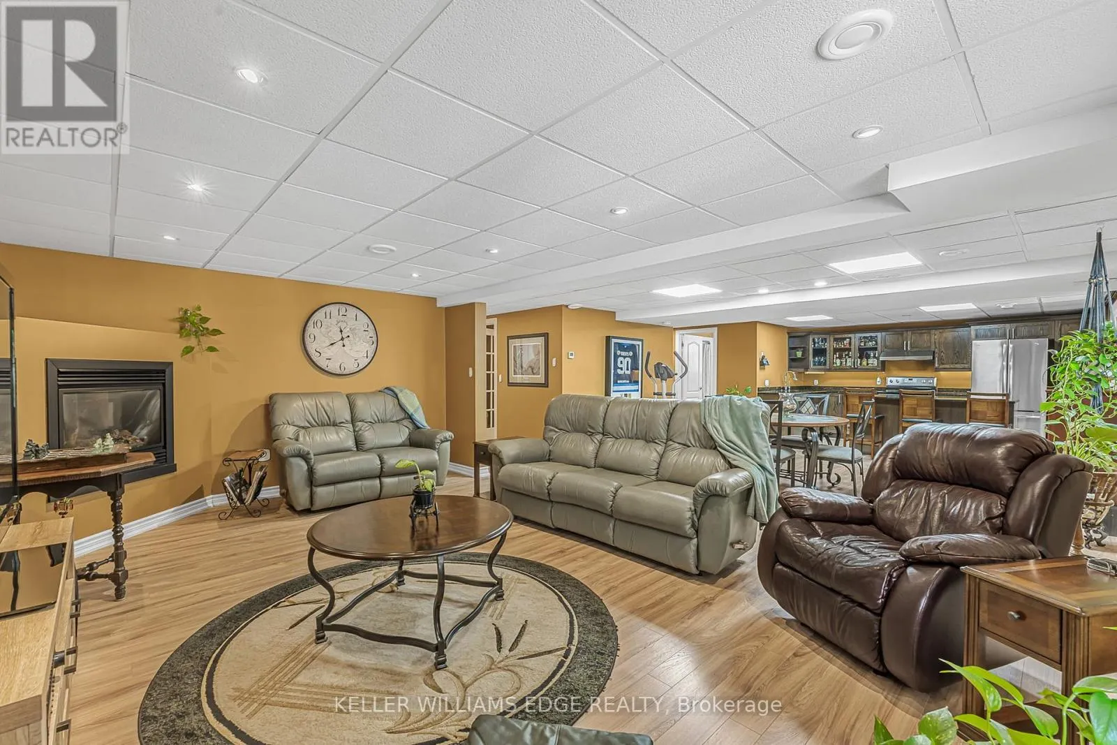 8 OAKRIDGE BOULEVARD