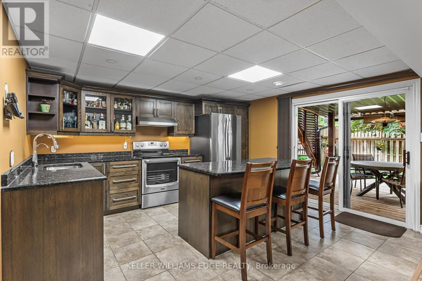 8 OAKRIDGE BOULEVARD