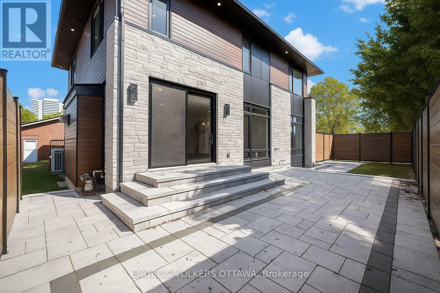 888 MELWOOD AVENUE
