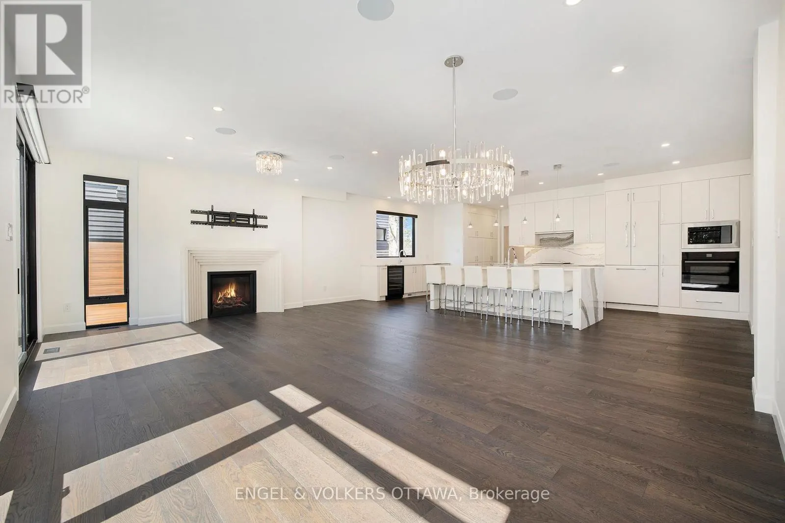 888 MELWOOD AVENUE