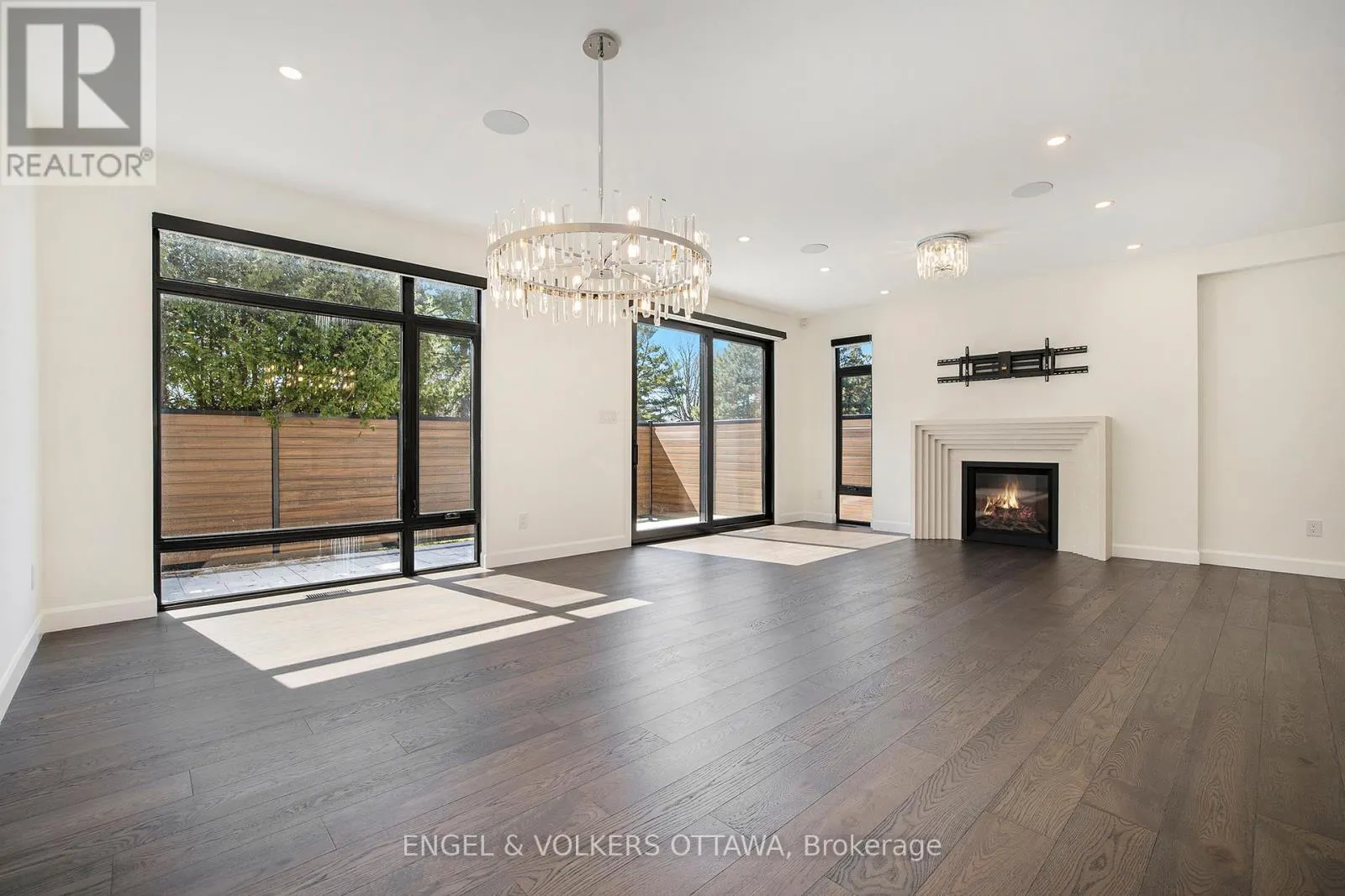 888 MELWOOD AVENUE