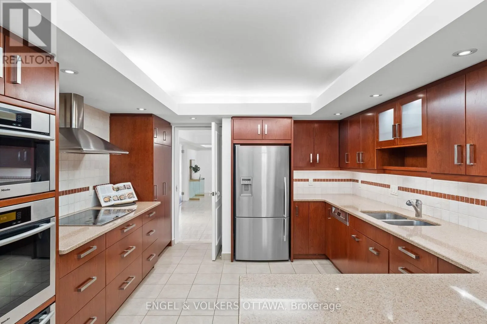 406 - 111 ECHO DRIVE