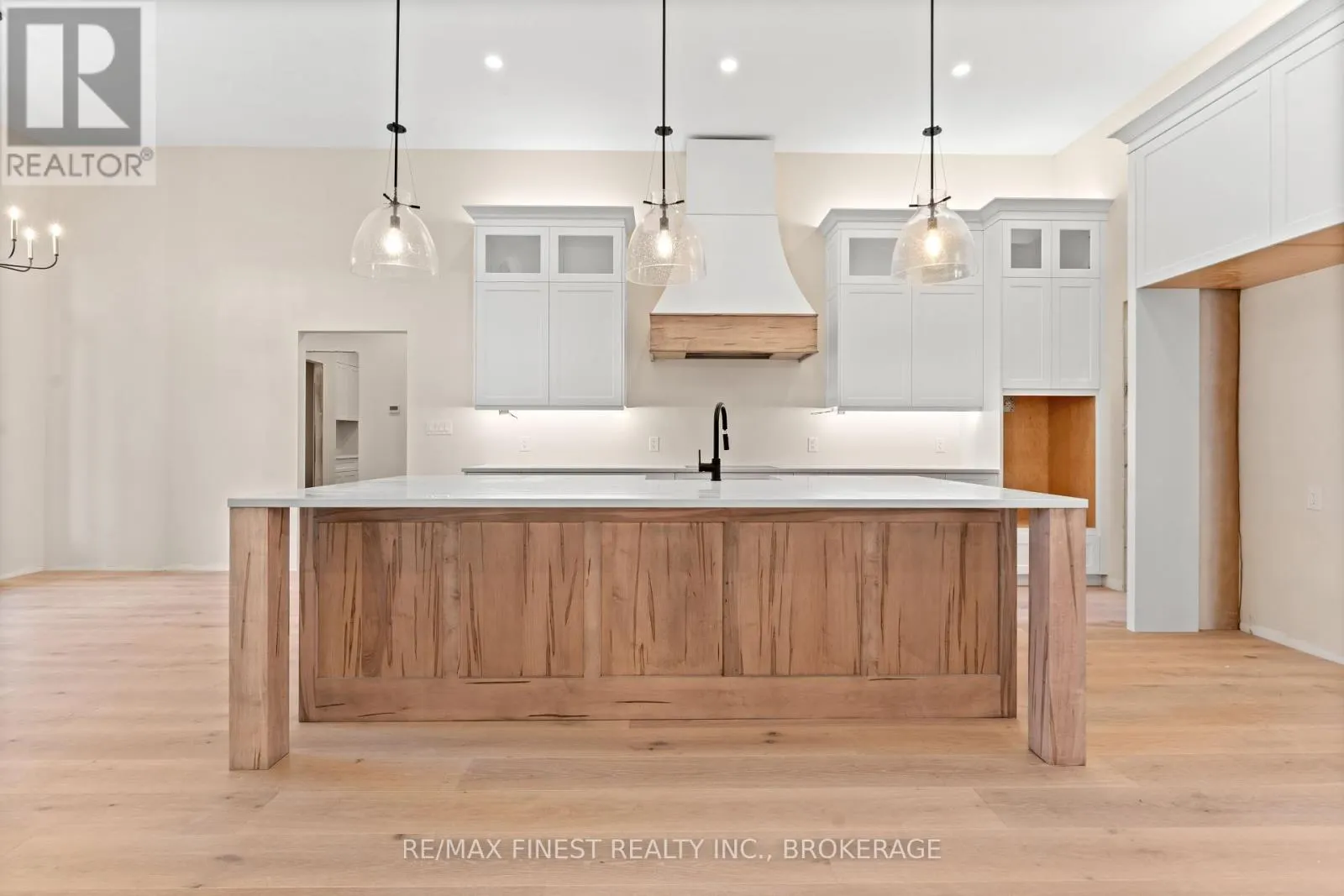 371 MAPLE RIDGE DRIVE