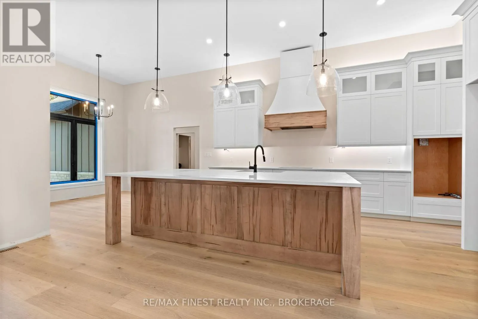 371 MAPLE RIDGE DRIVE