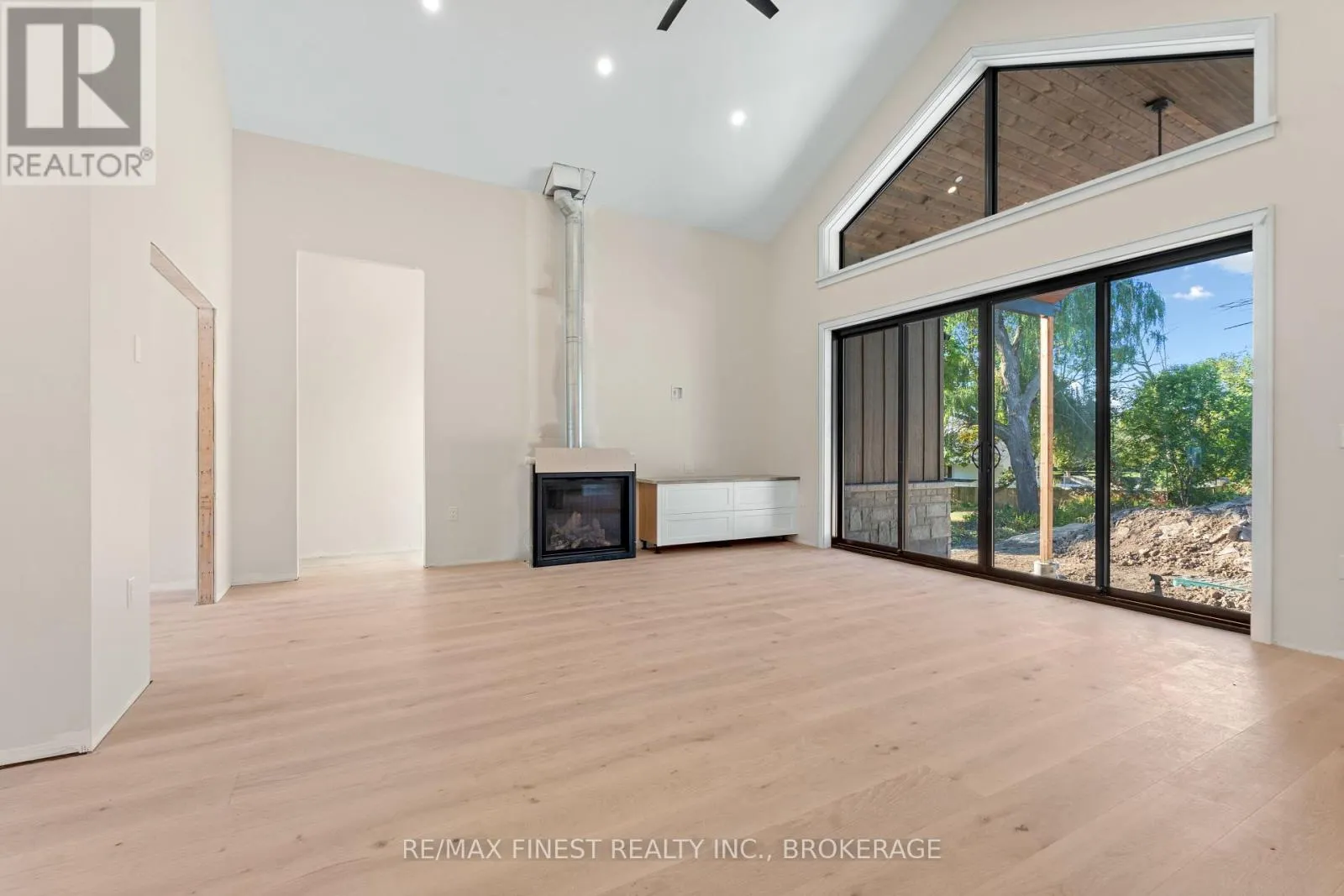 371 MAPLE RIDGE DRIVE