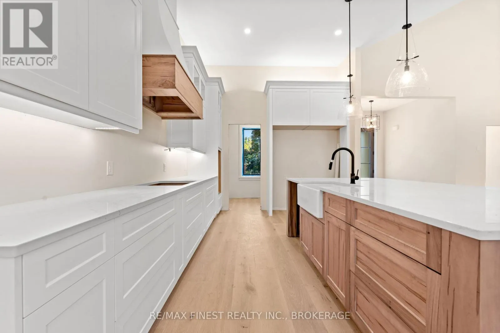 371 MAPLE RIDGE DRIVE