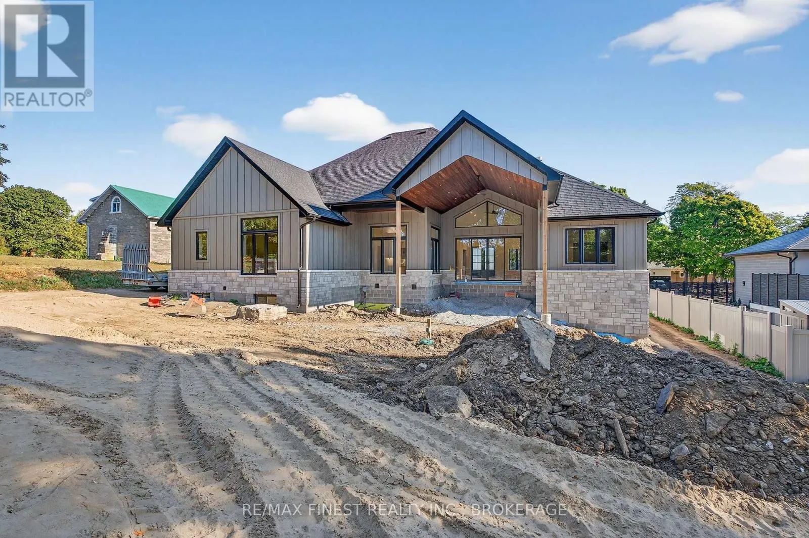 371 MAPLE RIDGE DRIVE