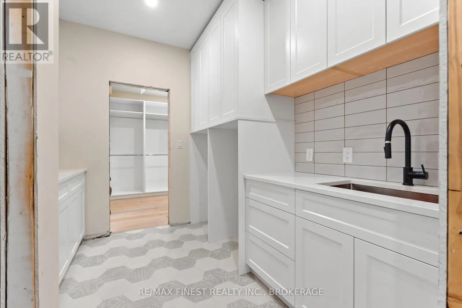371 MAPLE RIDGE DRIVE