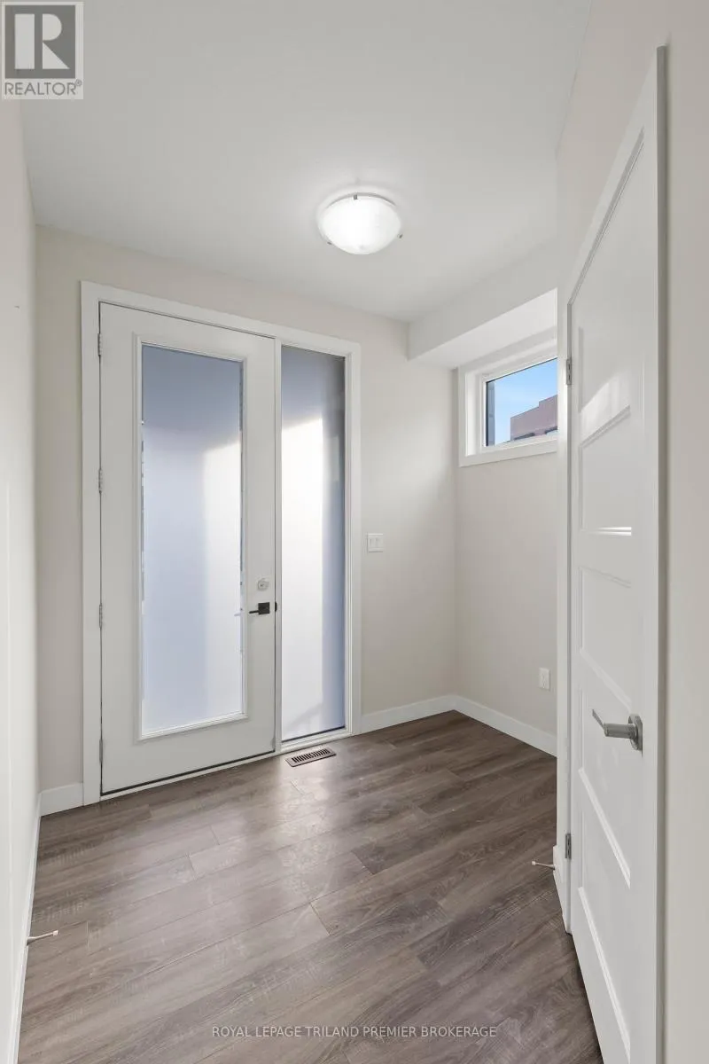 996 WEST VILLAGE SQUARE