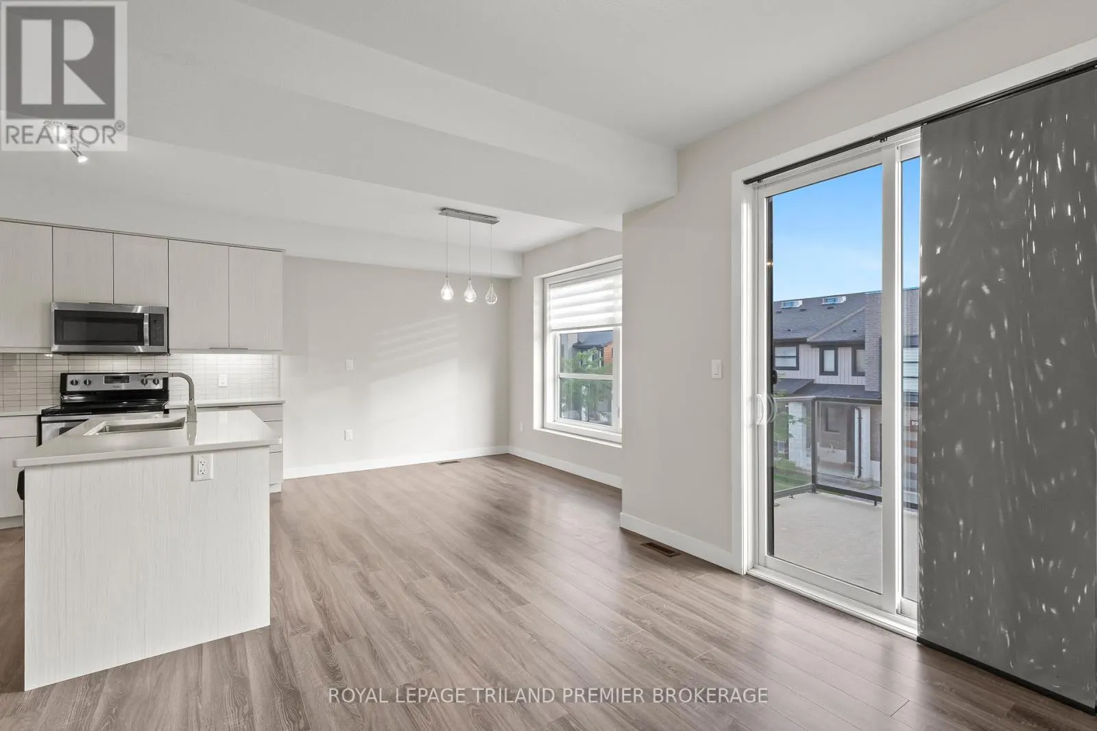 996 WEST VILLAGE SQUARE
