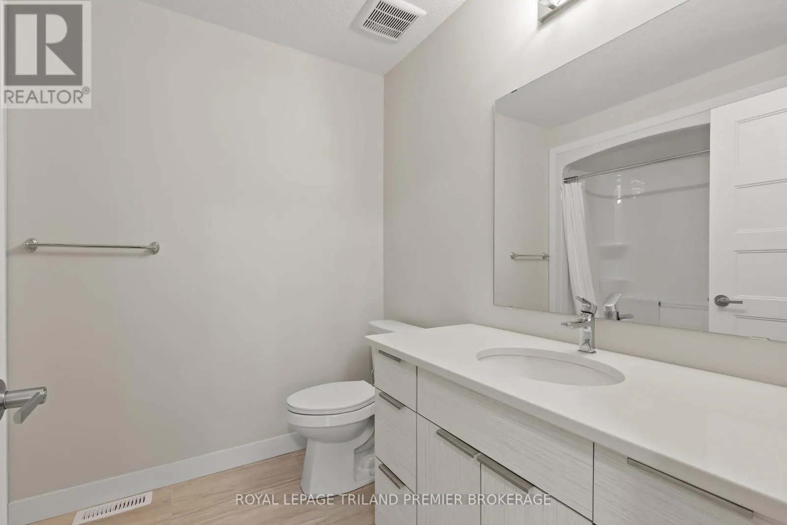 996 WEST VILLAGE SQUARE
