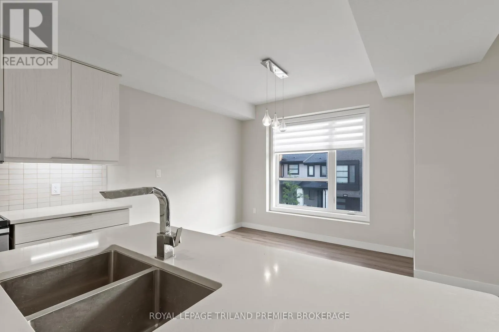 996 WEST VILLAGE SQUARE