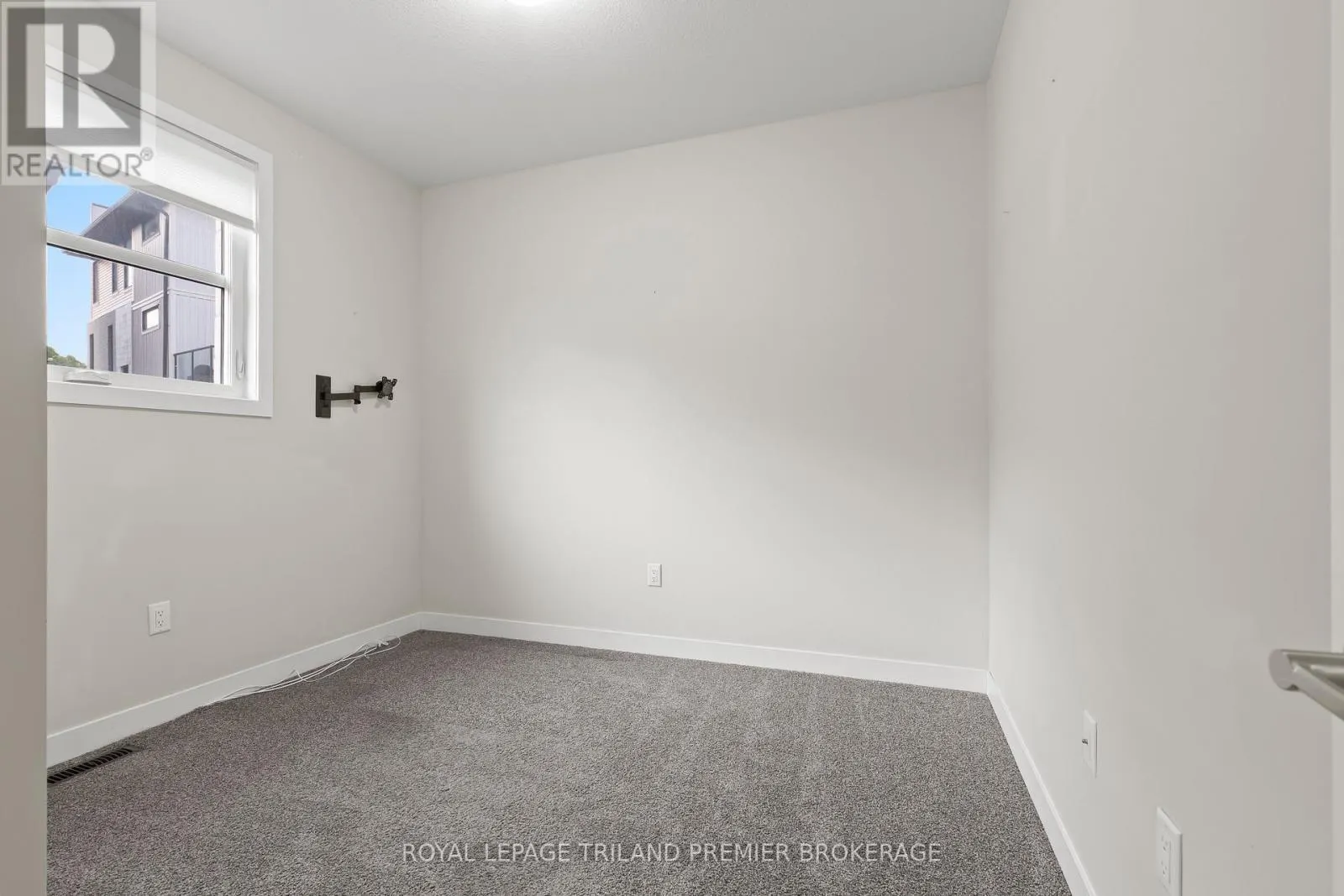 996 WEST VILLAGE SQUARE