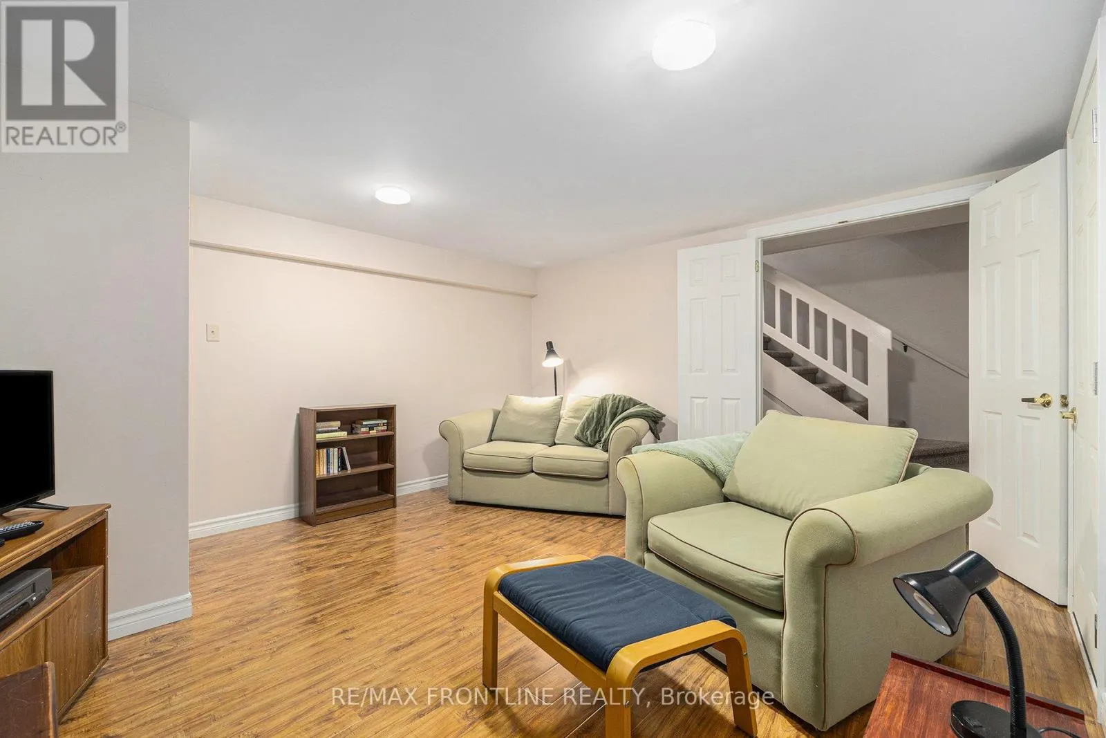 12 GLENVIEW CRESCENT