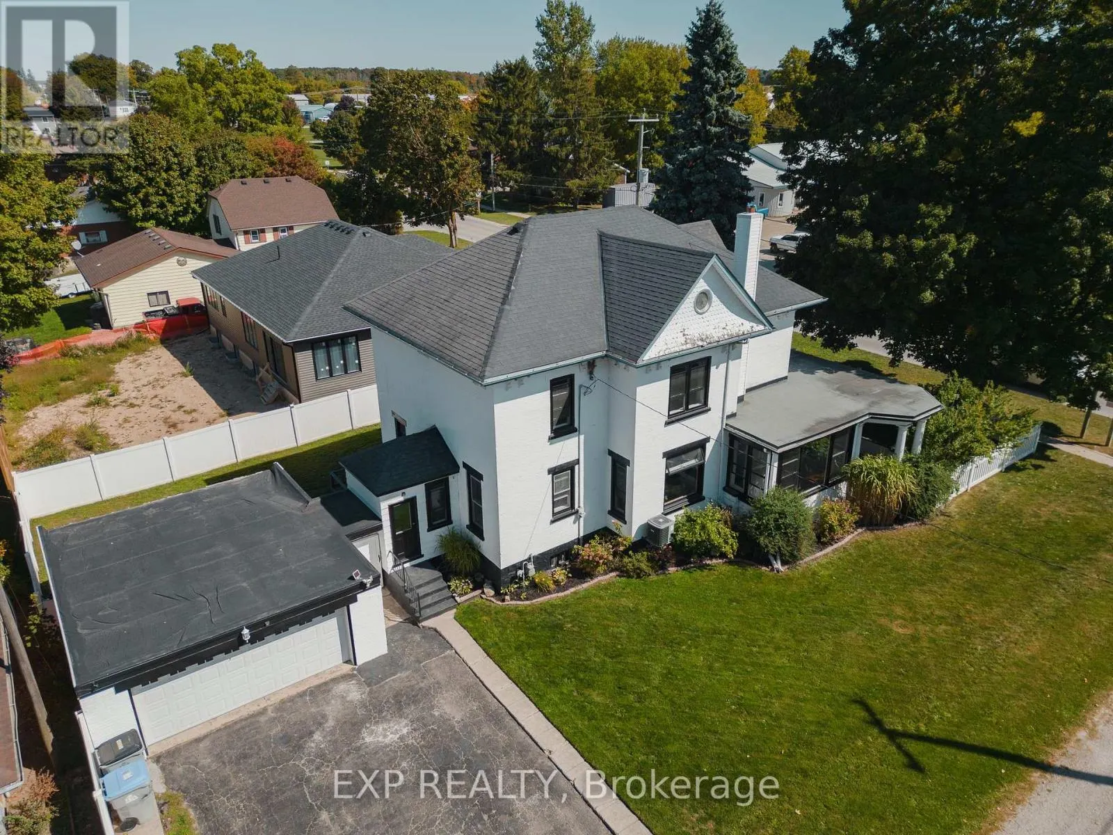 290 TURNBERRY STREET