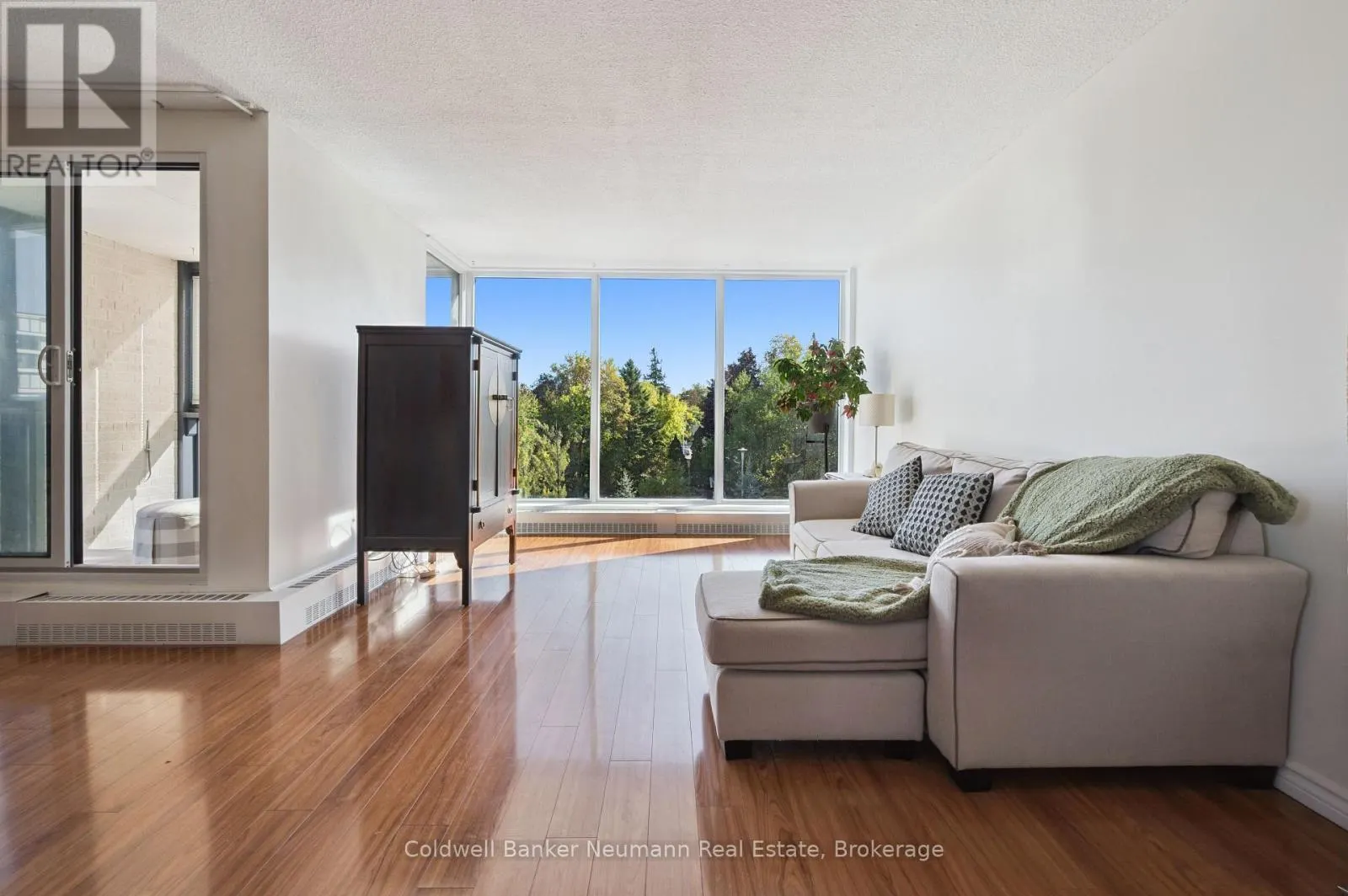 303 - 19 WOODLAWN ROAD E, #303
