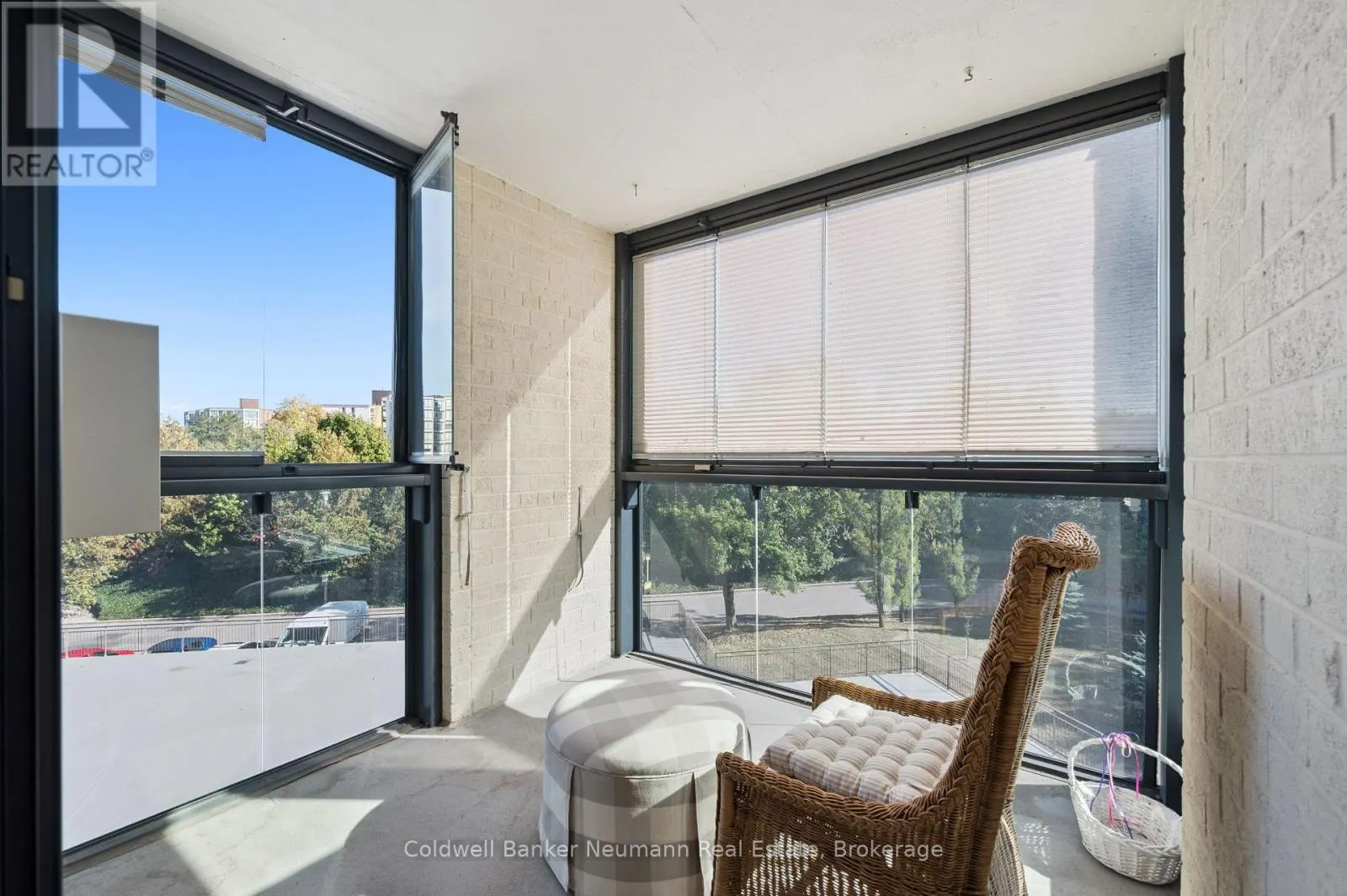 303 - 19 WOODLAWN ROAD E, #303