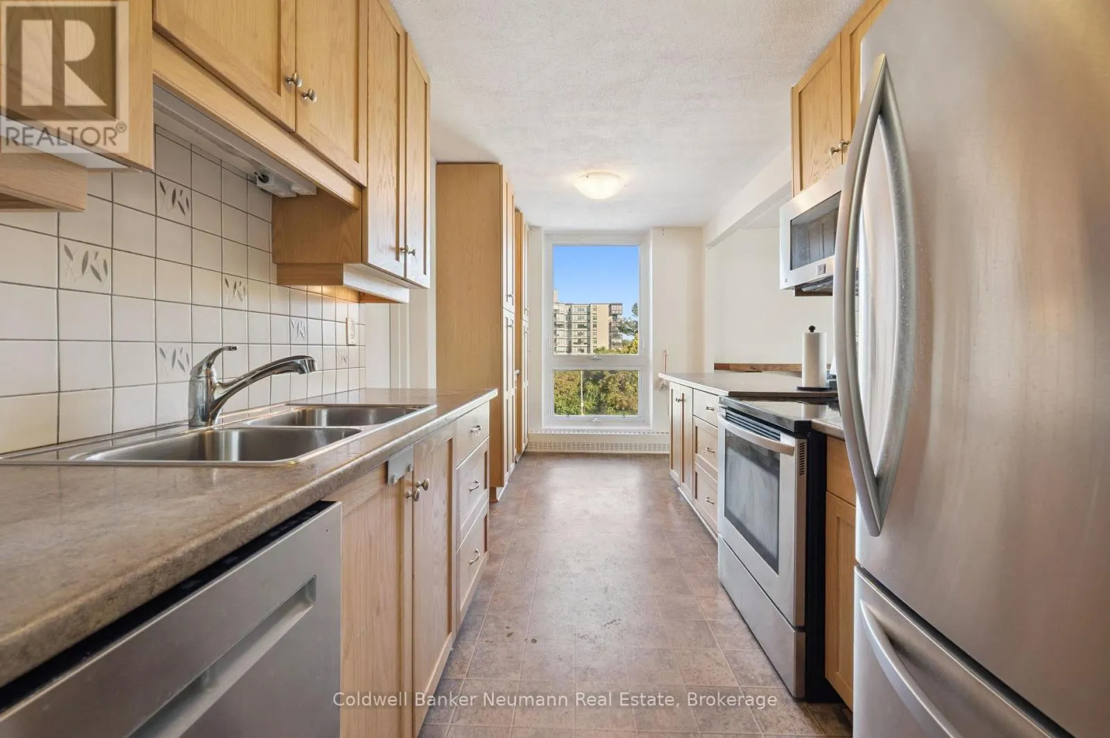 303 - 19 WOODLAWN ROAD E, #303