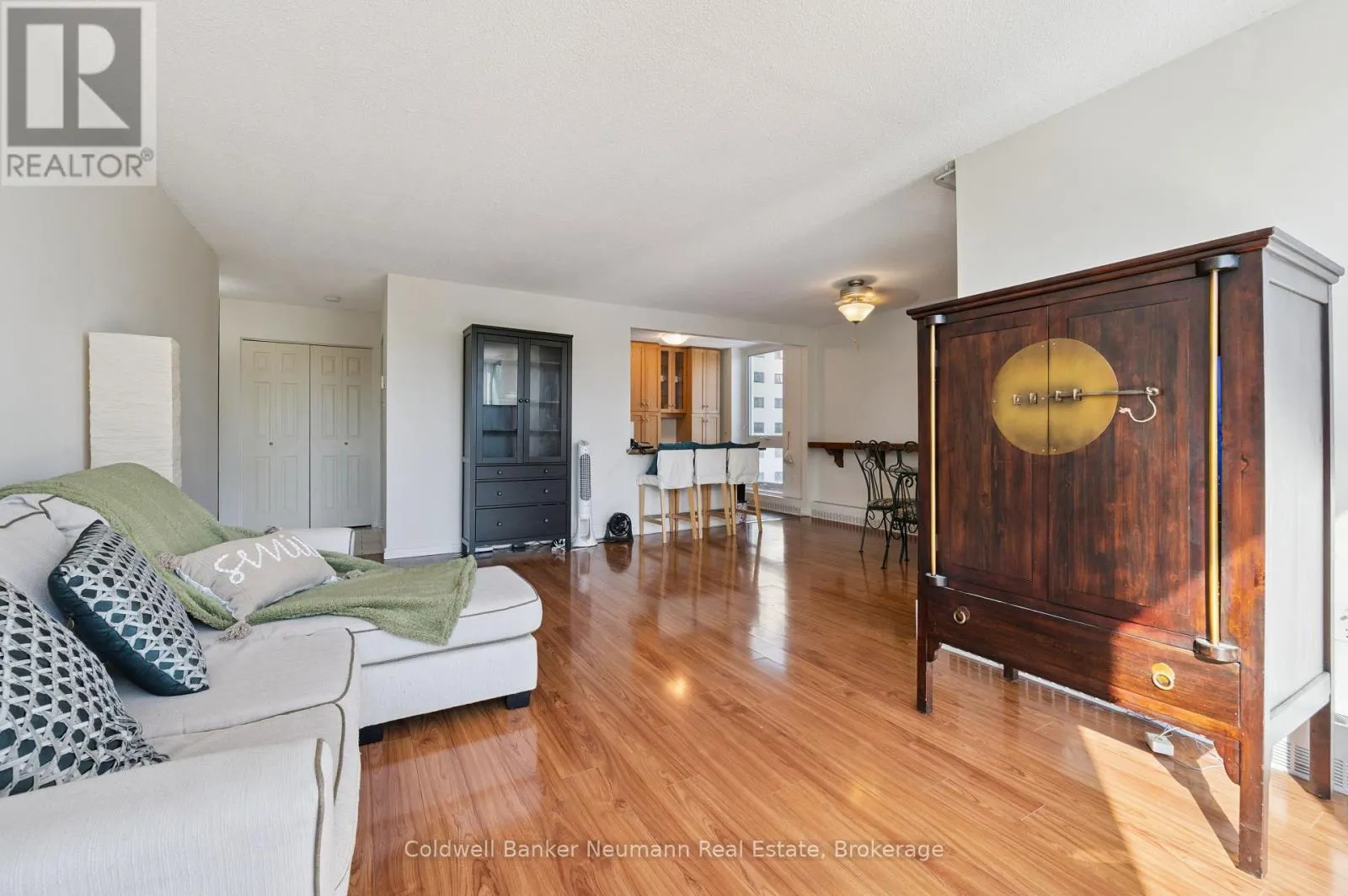 303 - 19 WOODLAWN ROAD E, #303