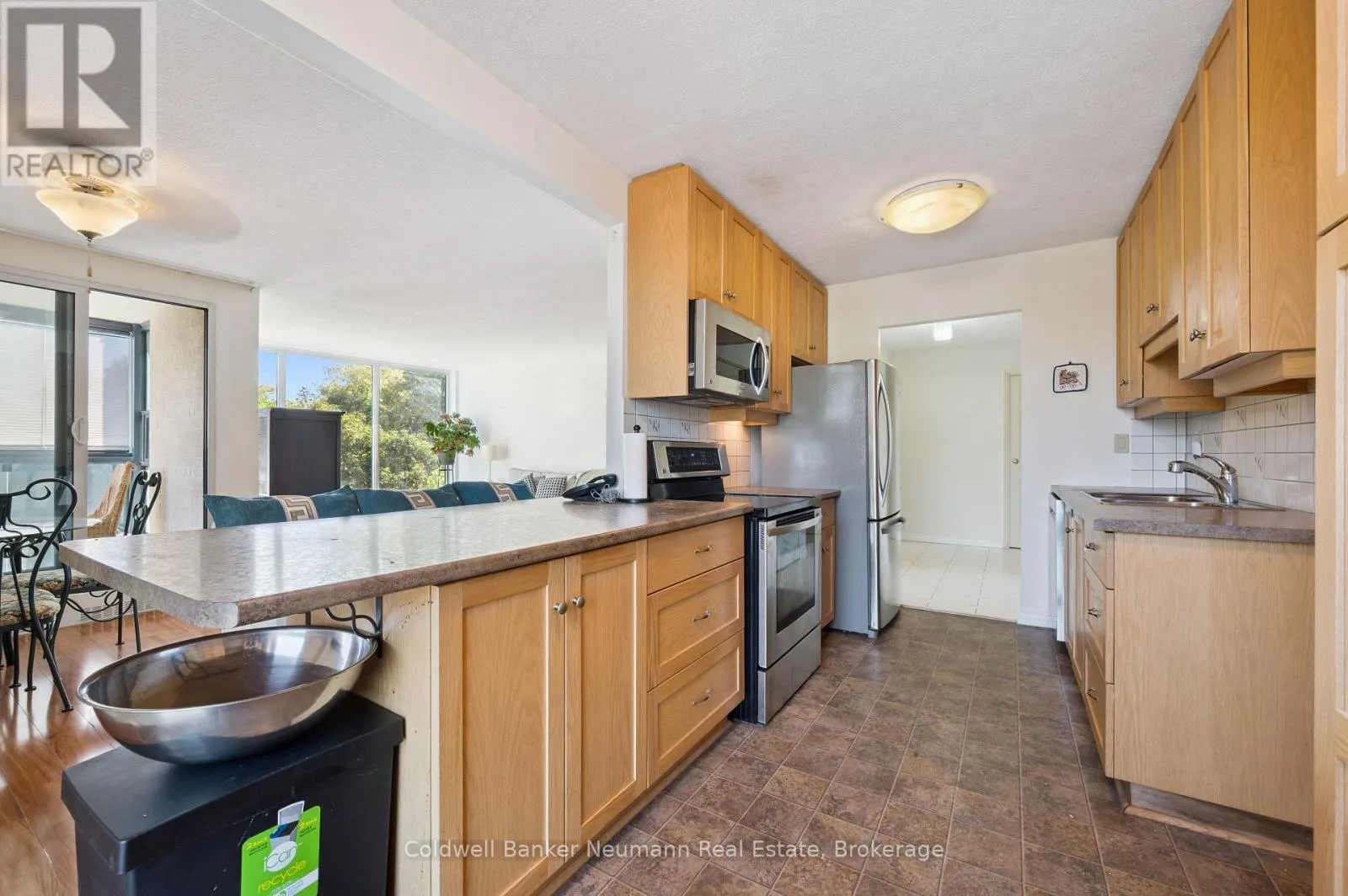 303 - 19 WOODLAWN ROAD E, #303