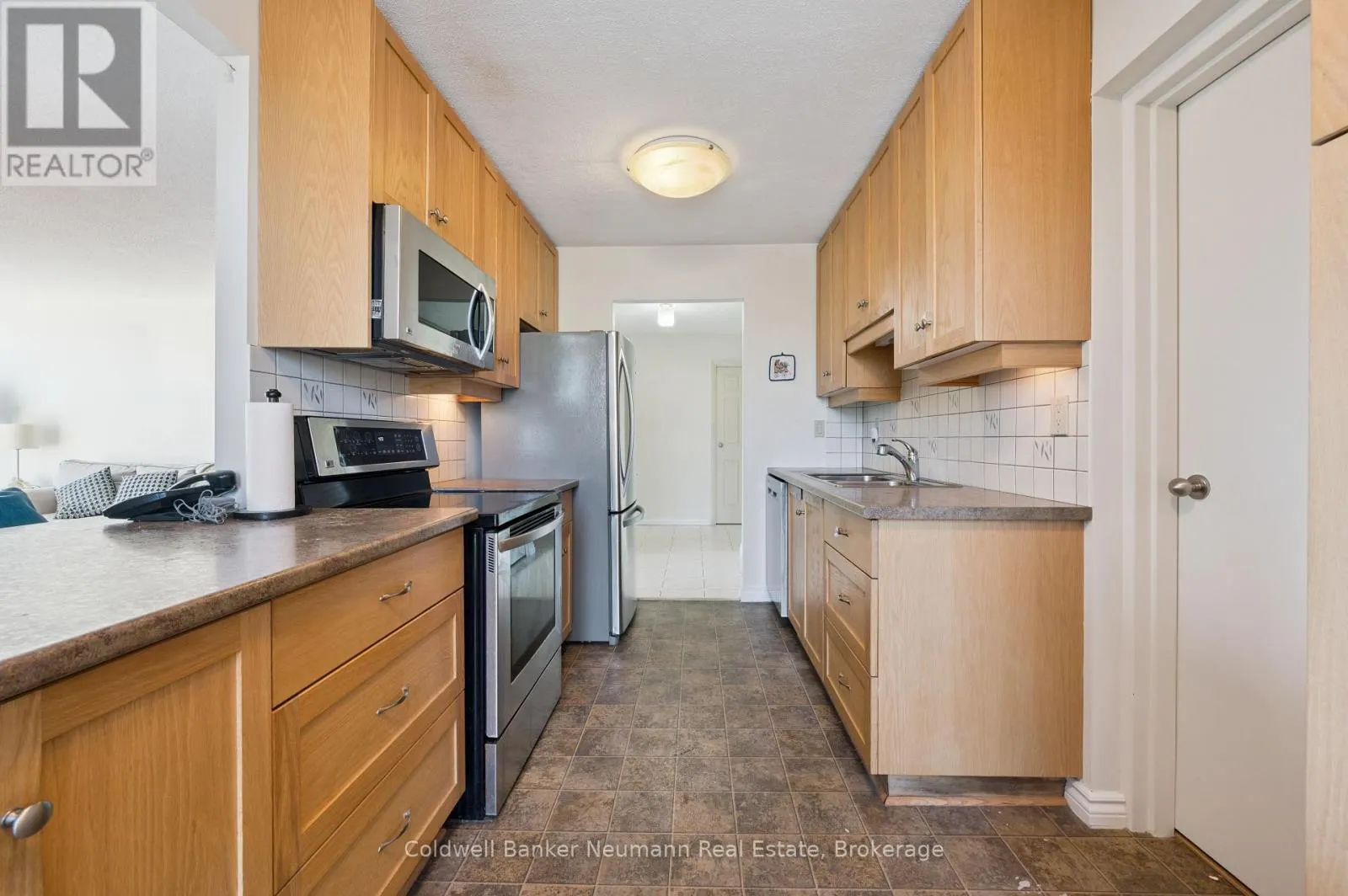 303 - 19 WOODLAWN ROAD E, #303