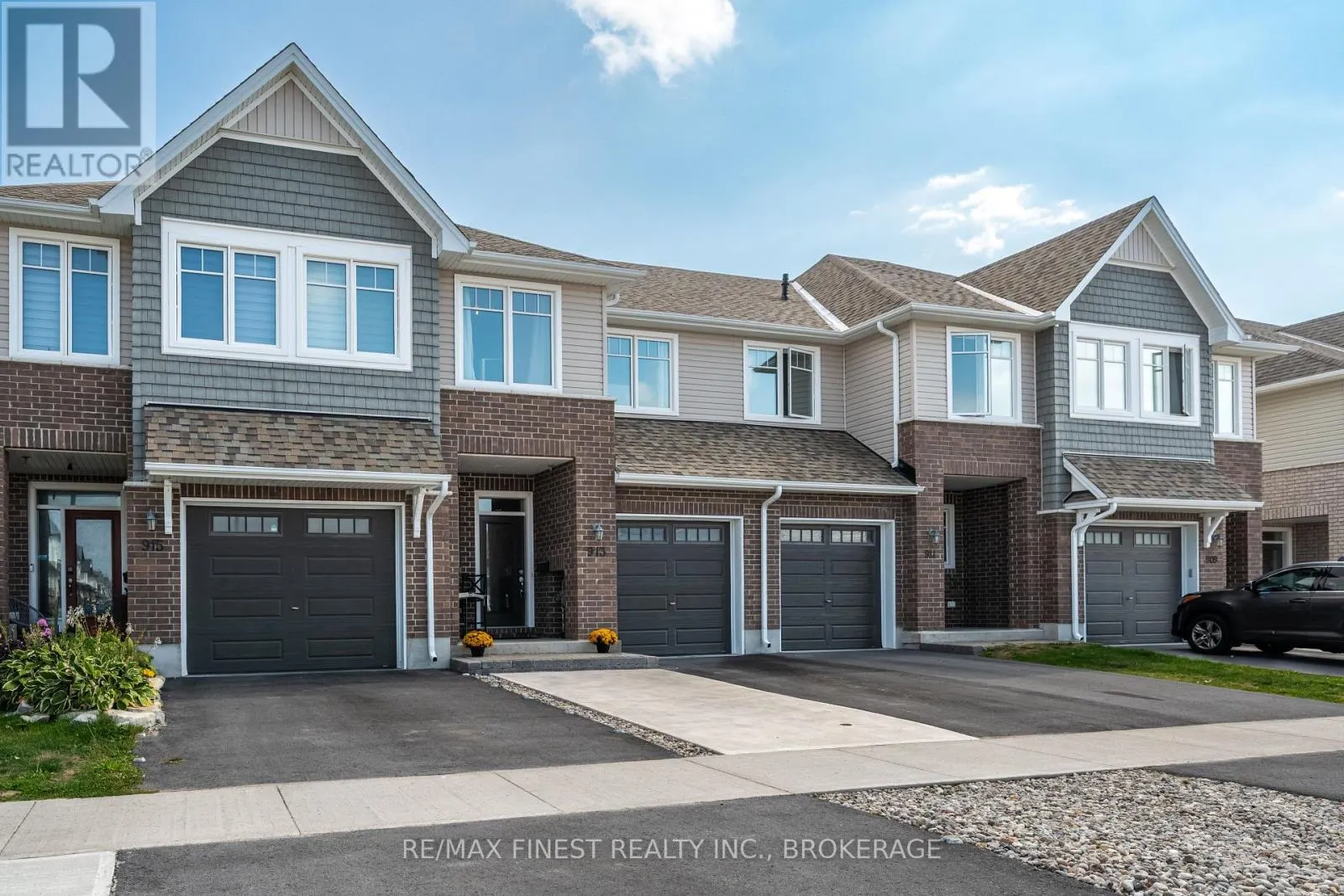 913 STONEWALK DRIVE