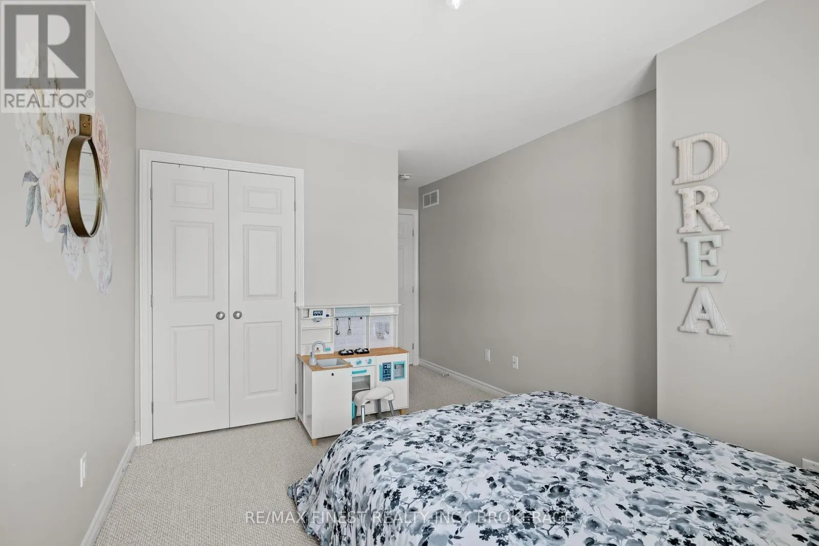 913 STONEWALK DRIVE