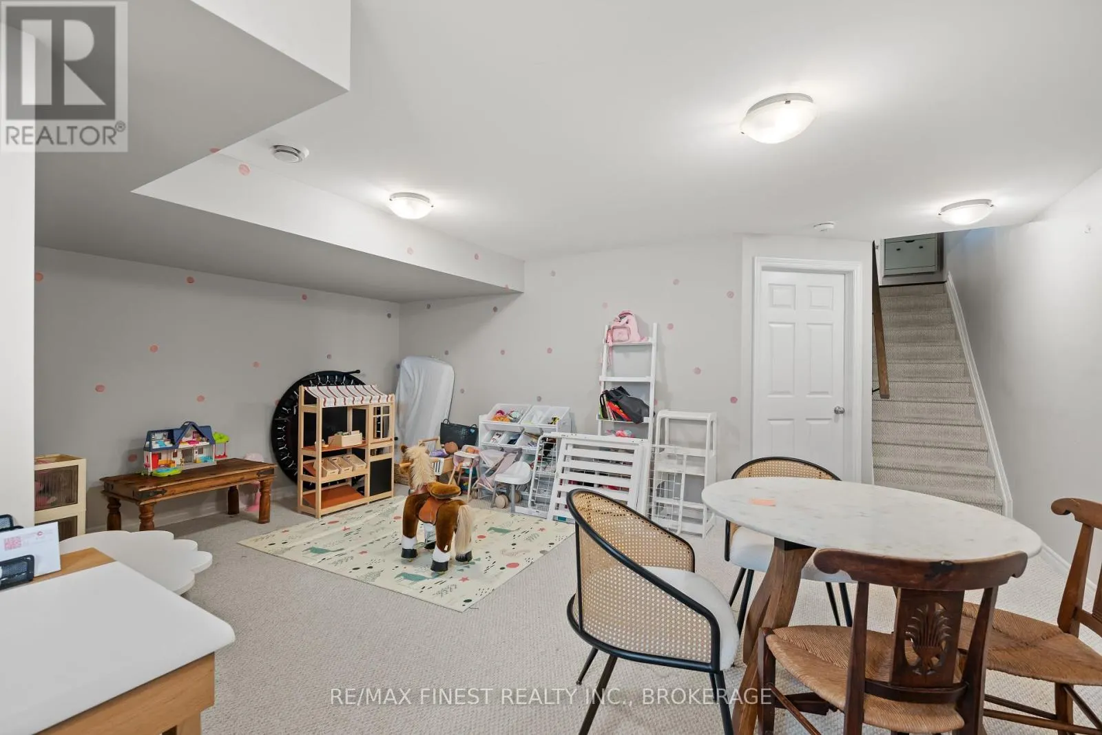 913 STONEWALK DRIVE