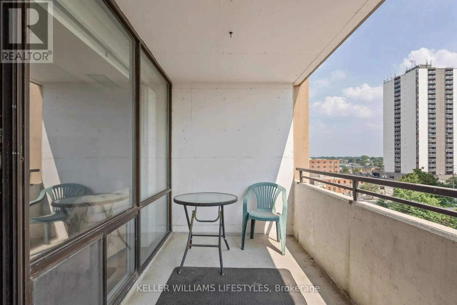 605 - 380 KING STREET, #605