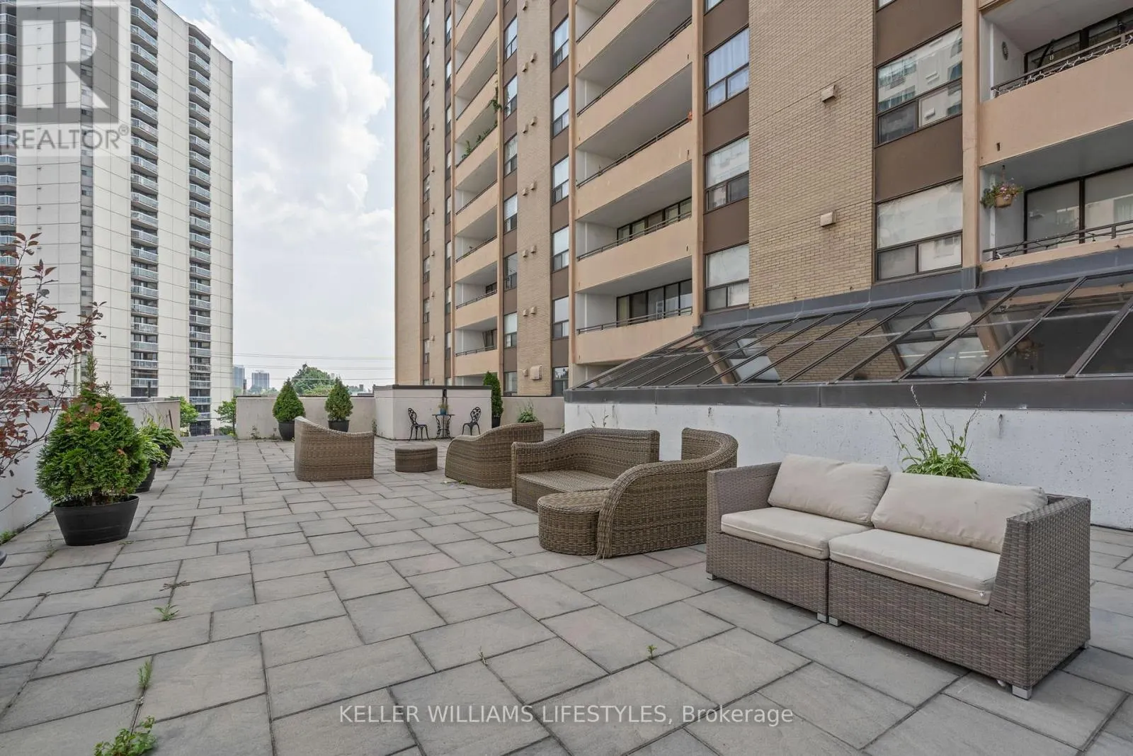 605 - 380 KING STREET, #605