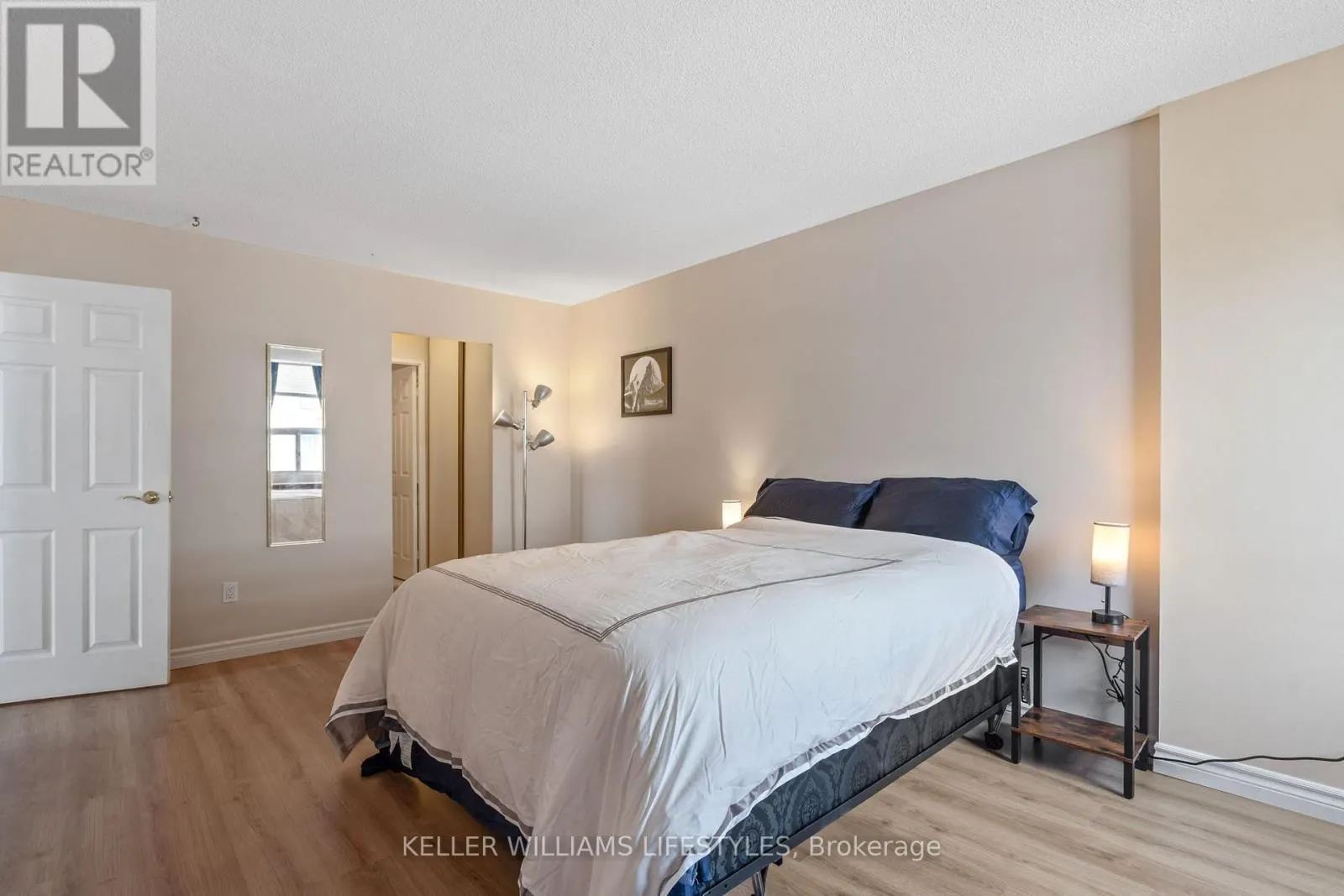605 - 380 KING STREET, #605