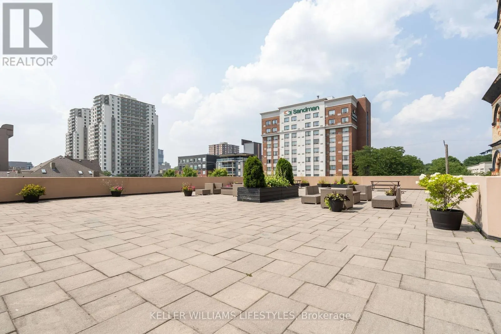 605 - 380 KING STREET, #605