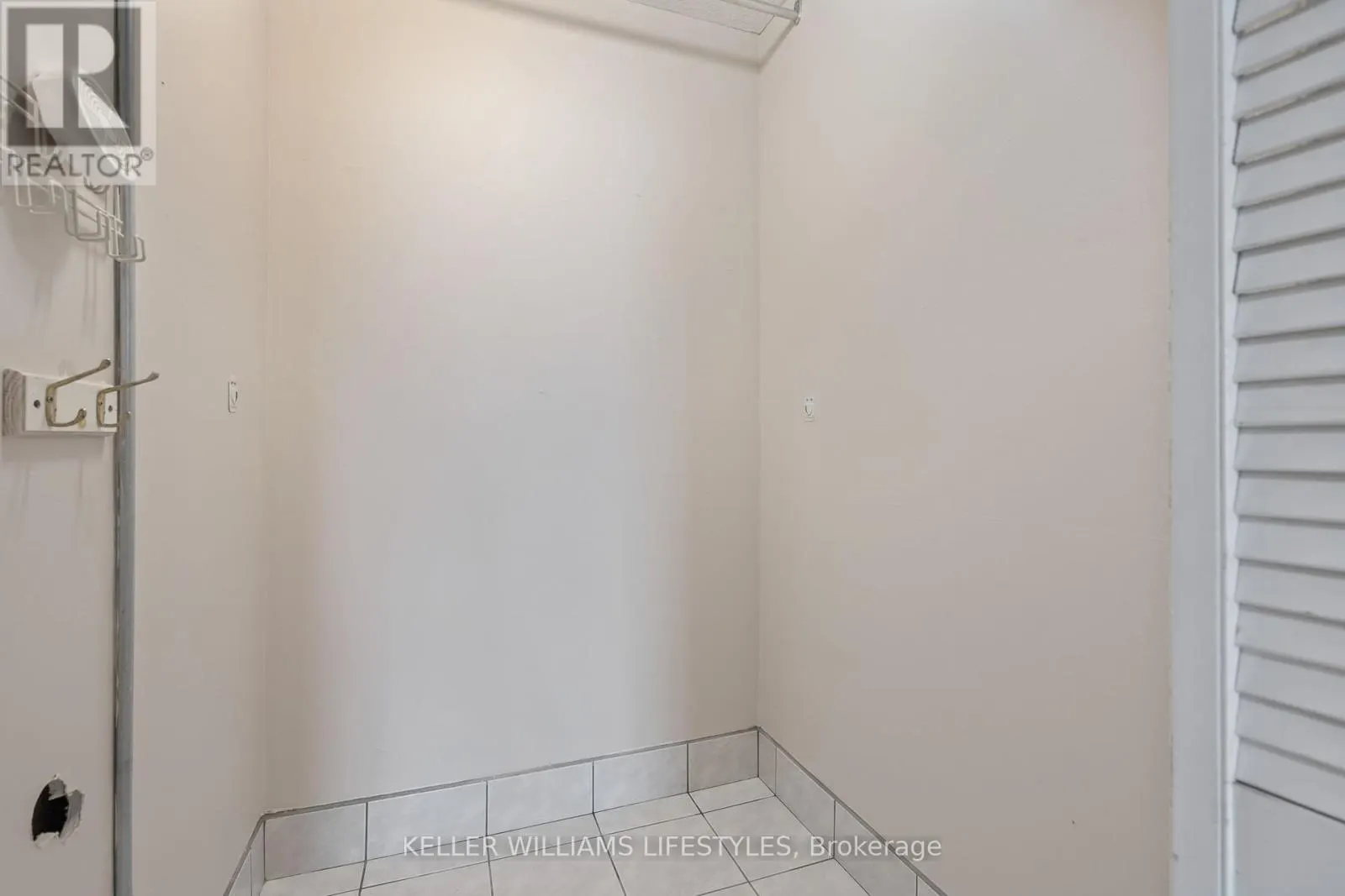 605 - 380 KING STREET, #605