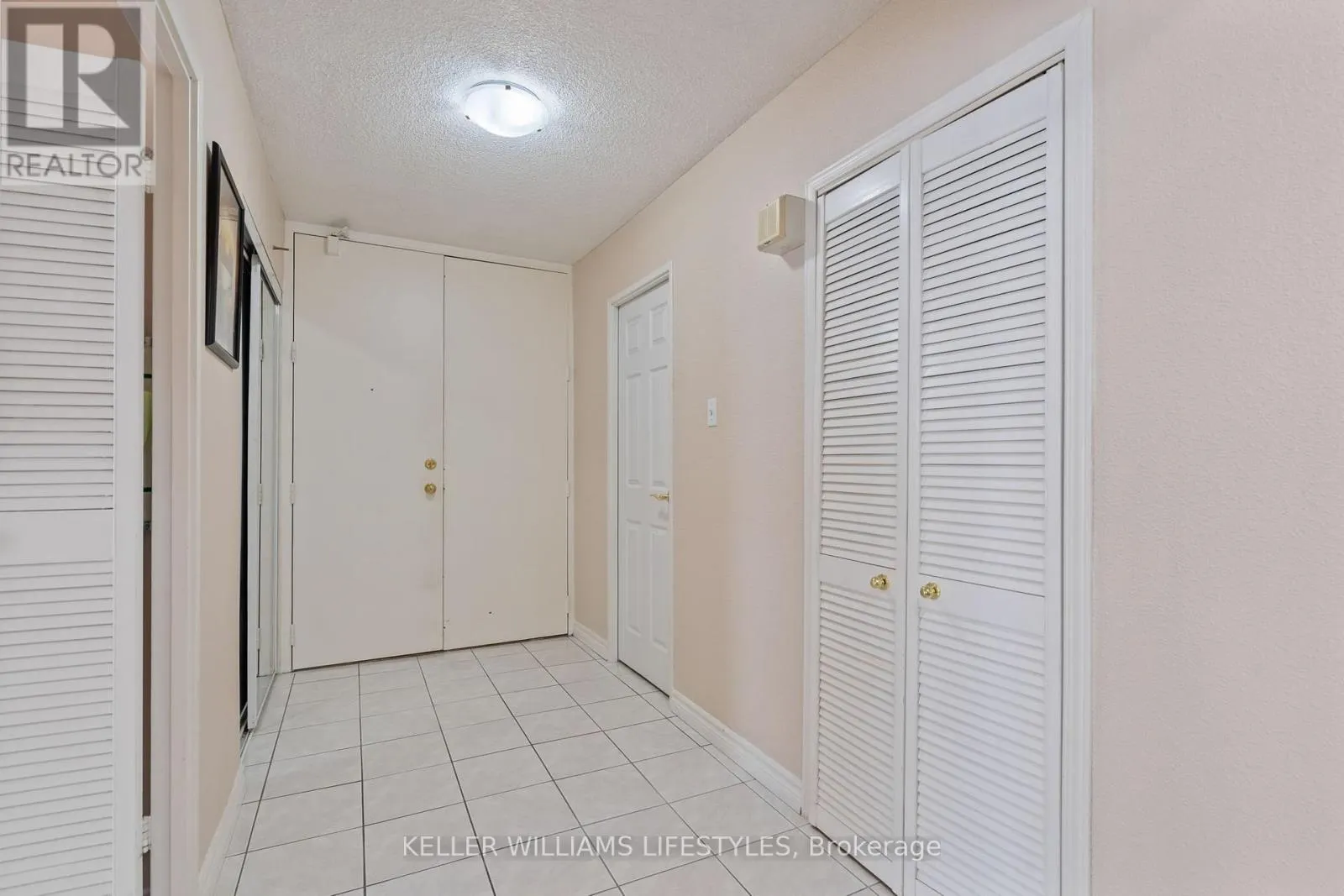 605 - 380 KING STREET, #605