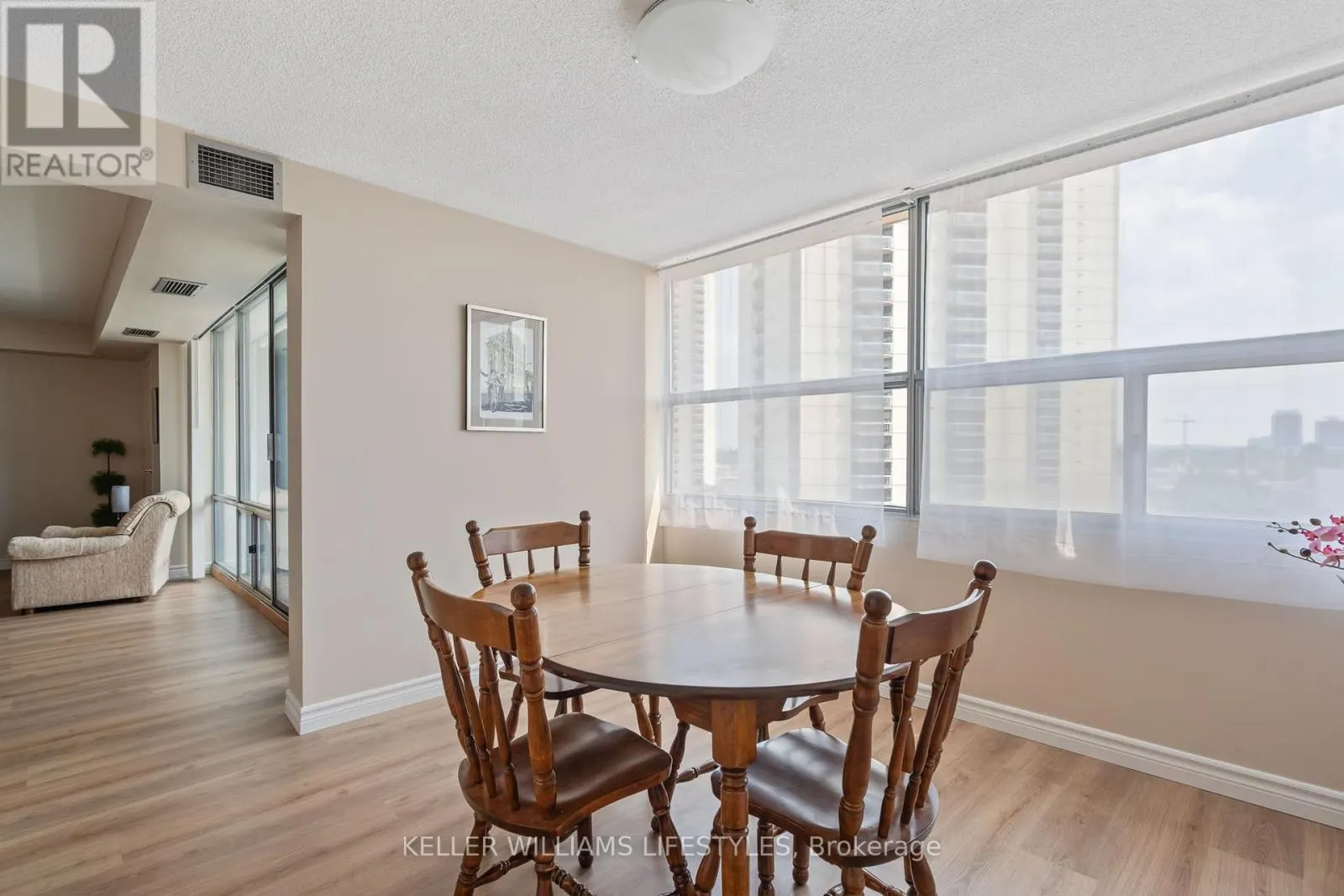 605 - 380 KING STREET, #605