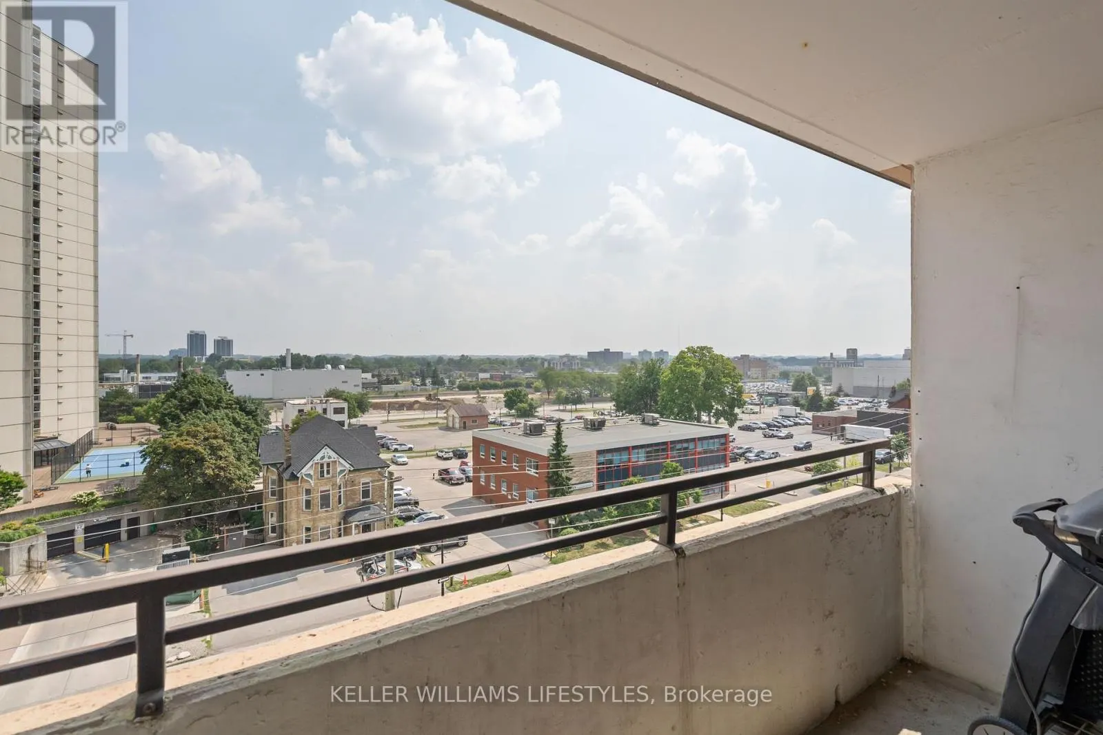 605 - 380 KING STREET, #605