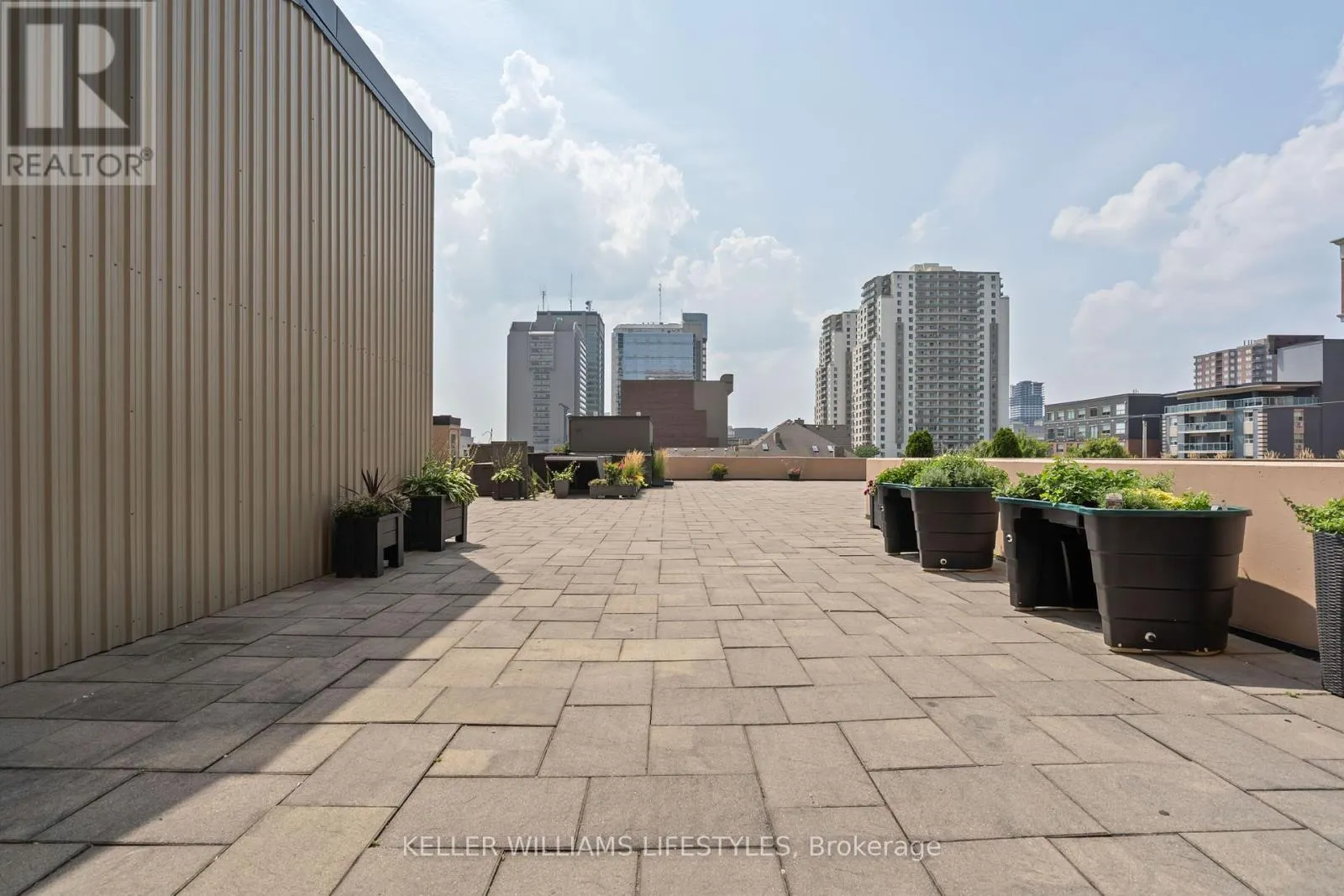 605 - 380 KING STREET, #605