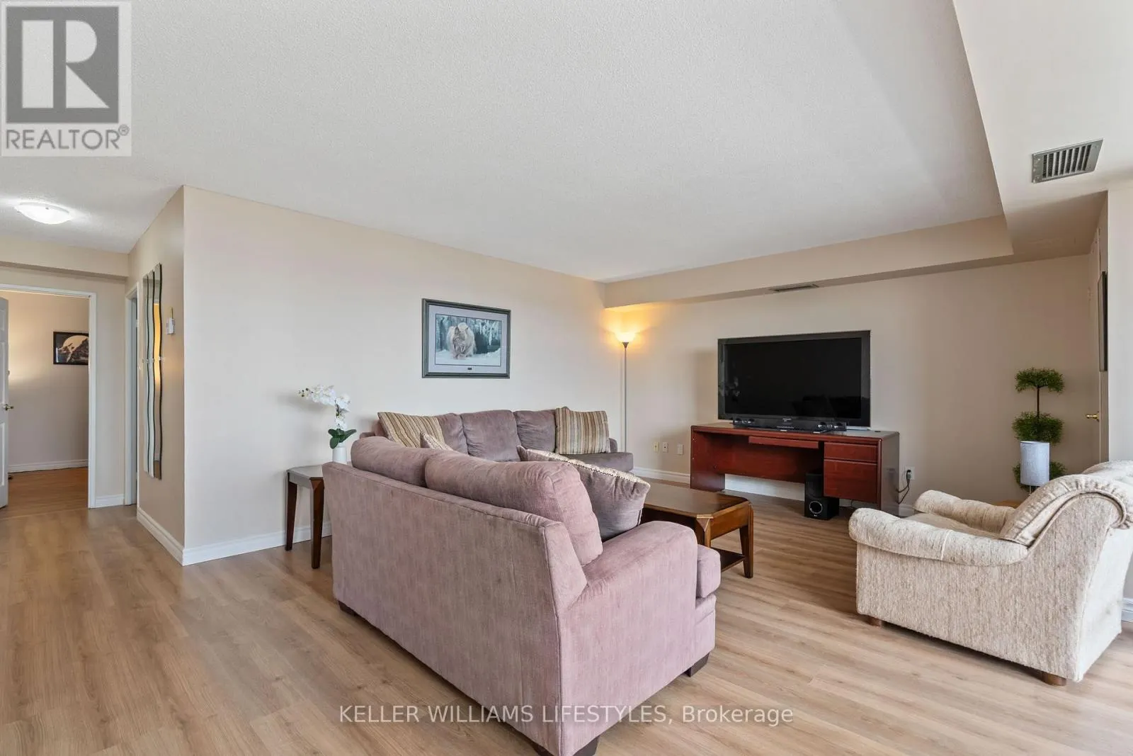 605 - 380 KING STREET, #605