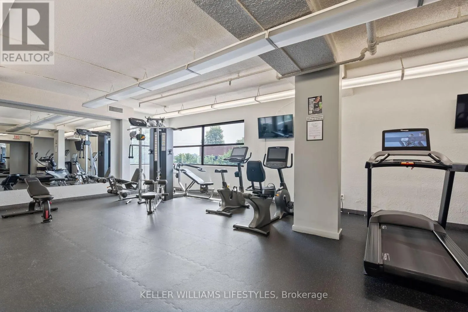 605 - 380 KING STREET, #605