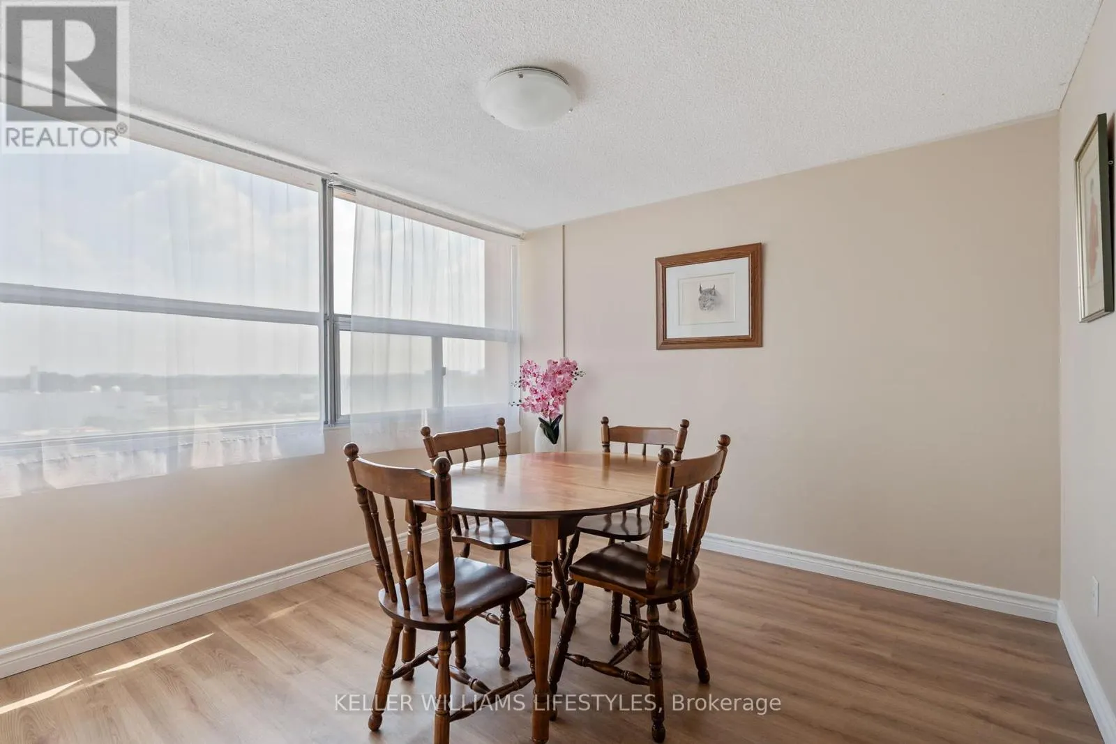 605 - 380 KING STREET, #605
