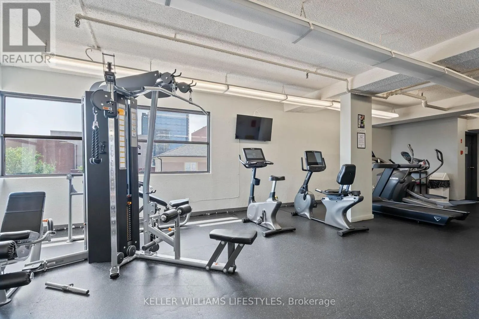 605 - 380 KING STREET, #605