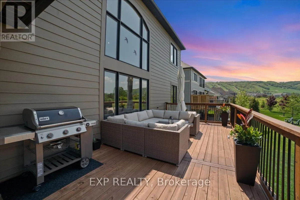 138 CREEKWOOD COURT E