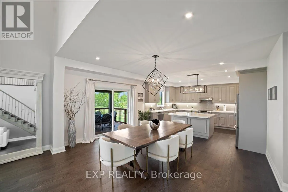 138 CREEKWOOD COURT E