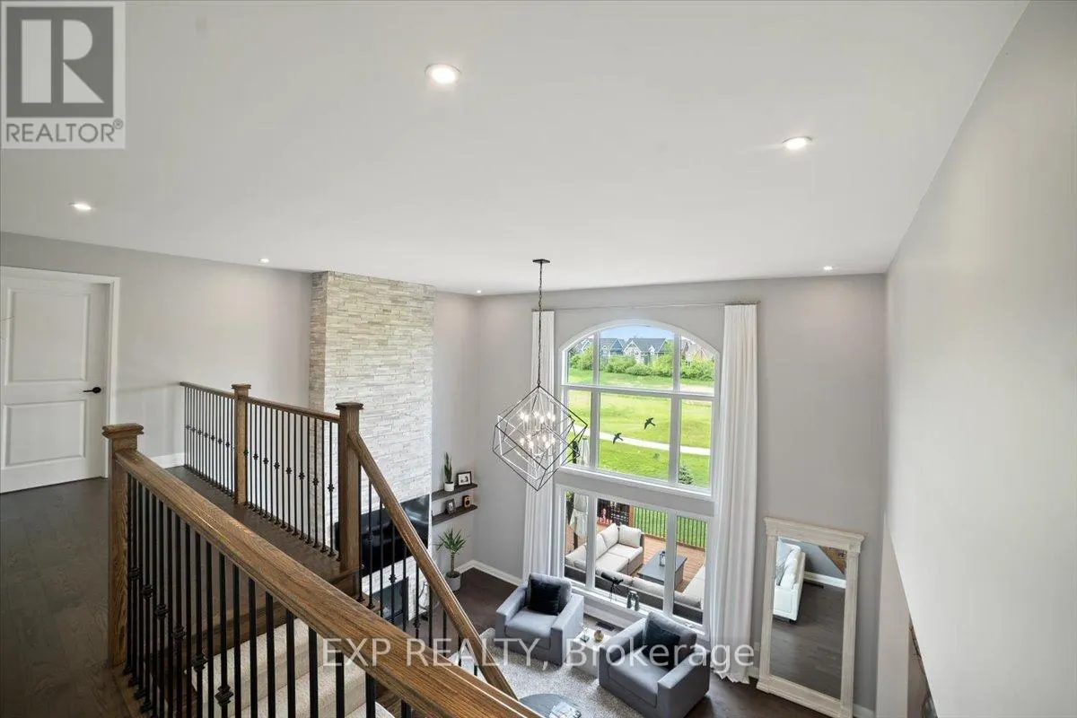 138 CREEKWOOD COURT E